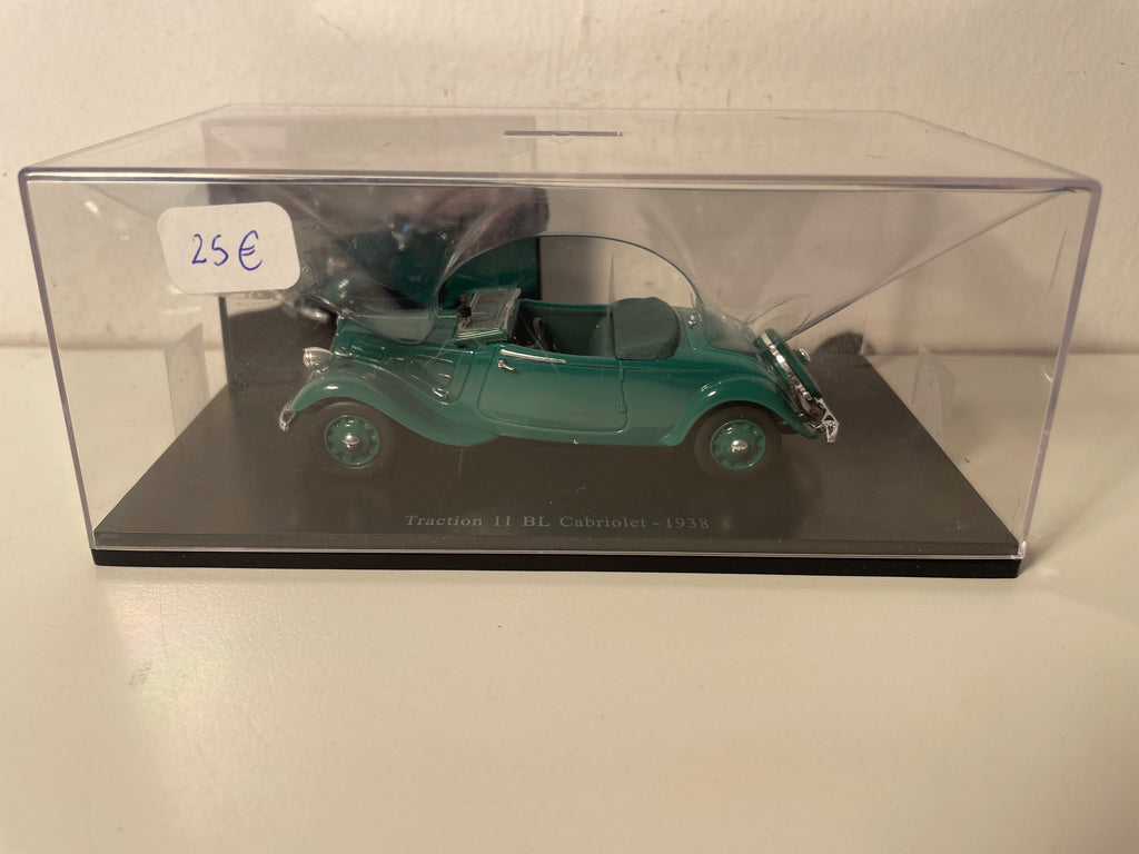 Citroën Traction 11 BL Cabriolet verte de 1938 (boite plexi)