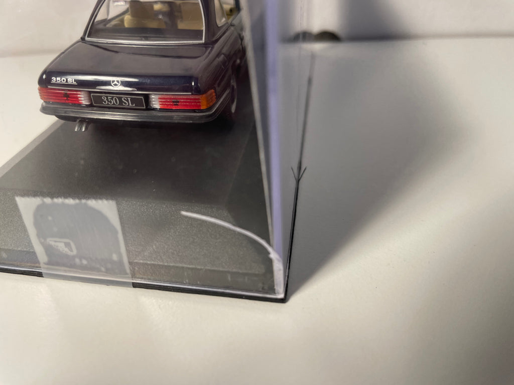 Donkerblauwe Mercedes 350SL uit 1971
