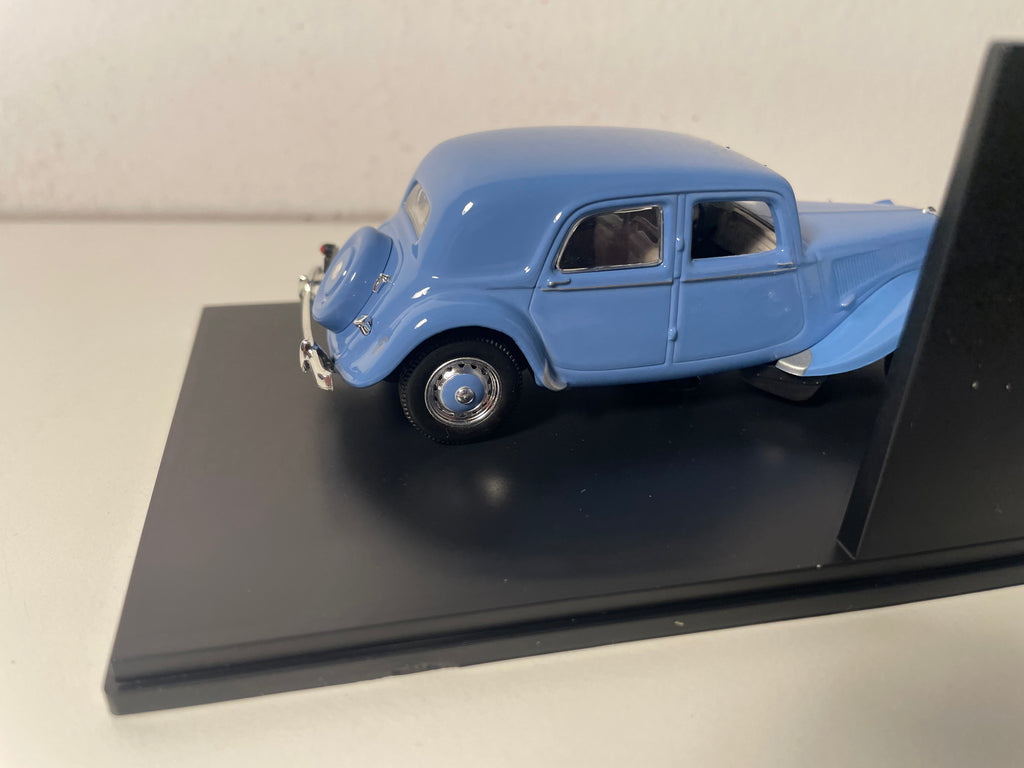 Citroën Traction 15 six berline belge azul de 1949 (caja de plexiglas)