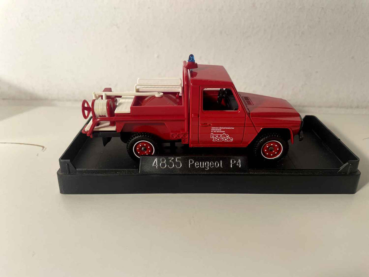Peugeot P4 rouge pompiers (Solido référence 4835)