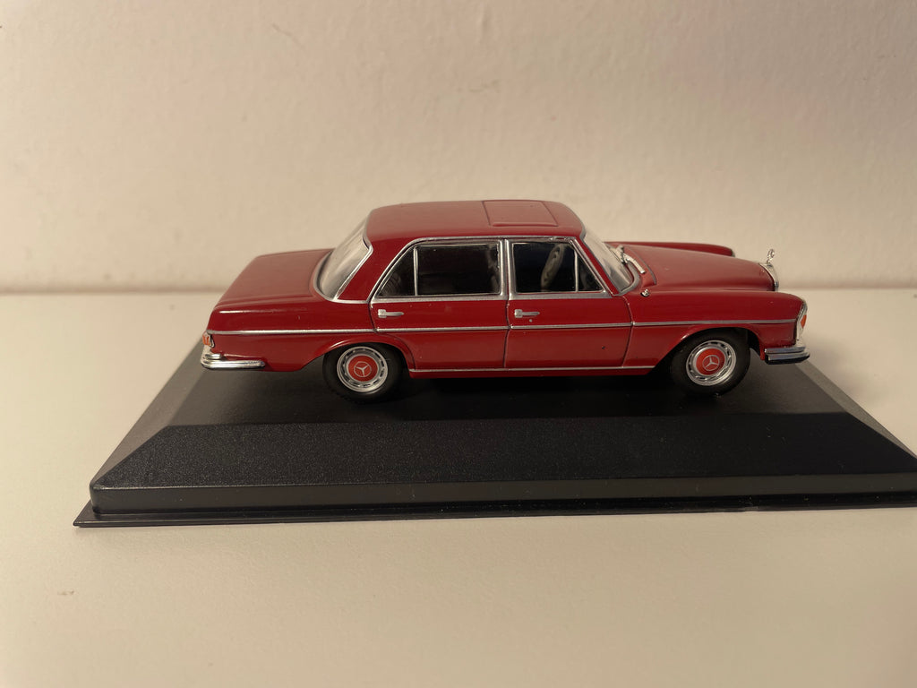 Mercedes 300 SEL 6.3 bordeaux del 1968