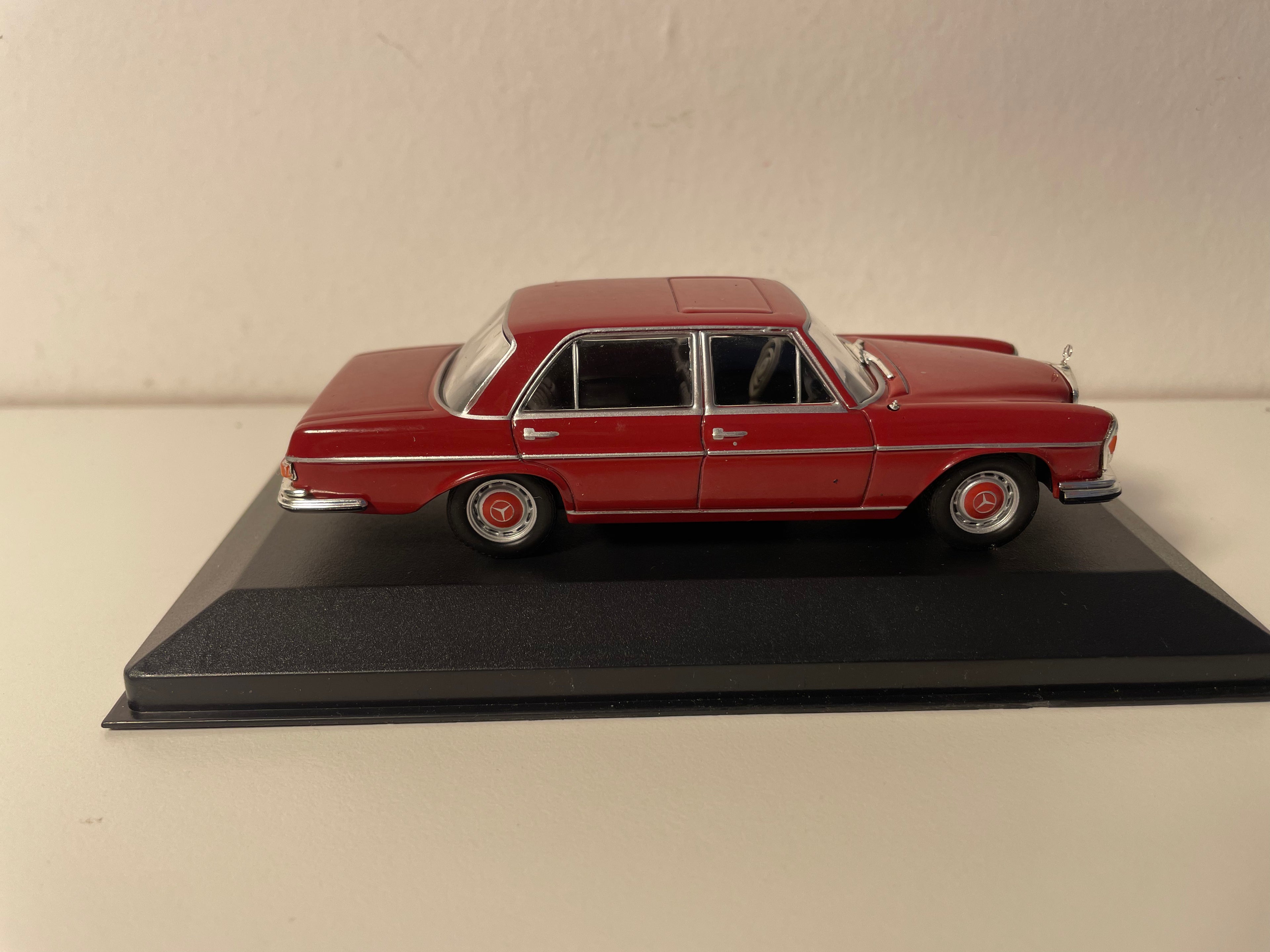 Mercedes 300 SEL 6.3 Bourgogne vun 1968