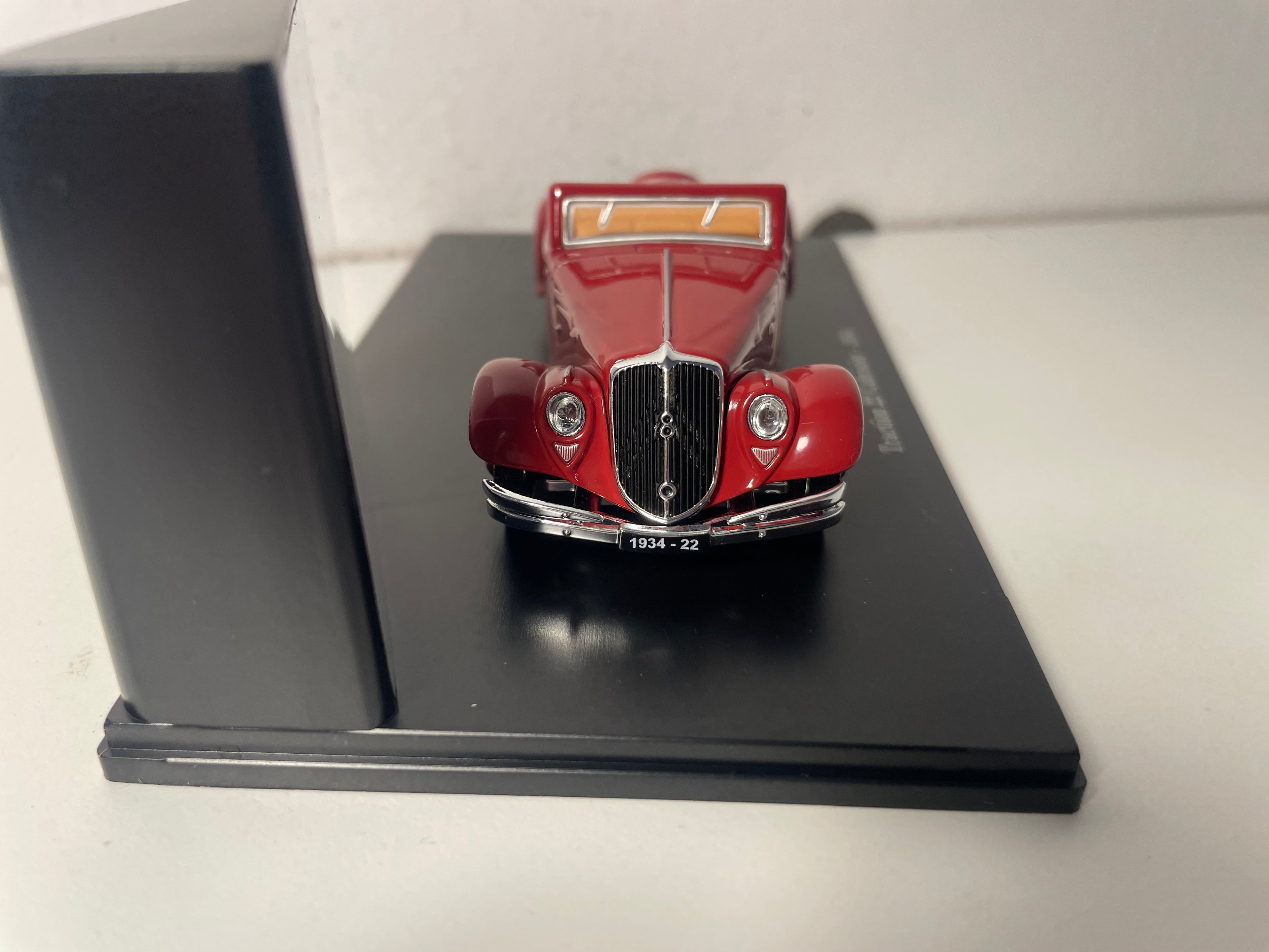 Bordeaux Citroën Traction 22 Cabriolet van 1934 (Plexi Box)