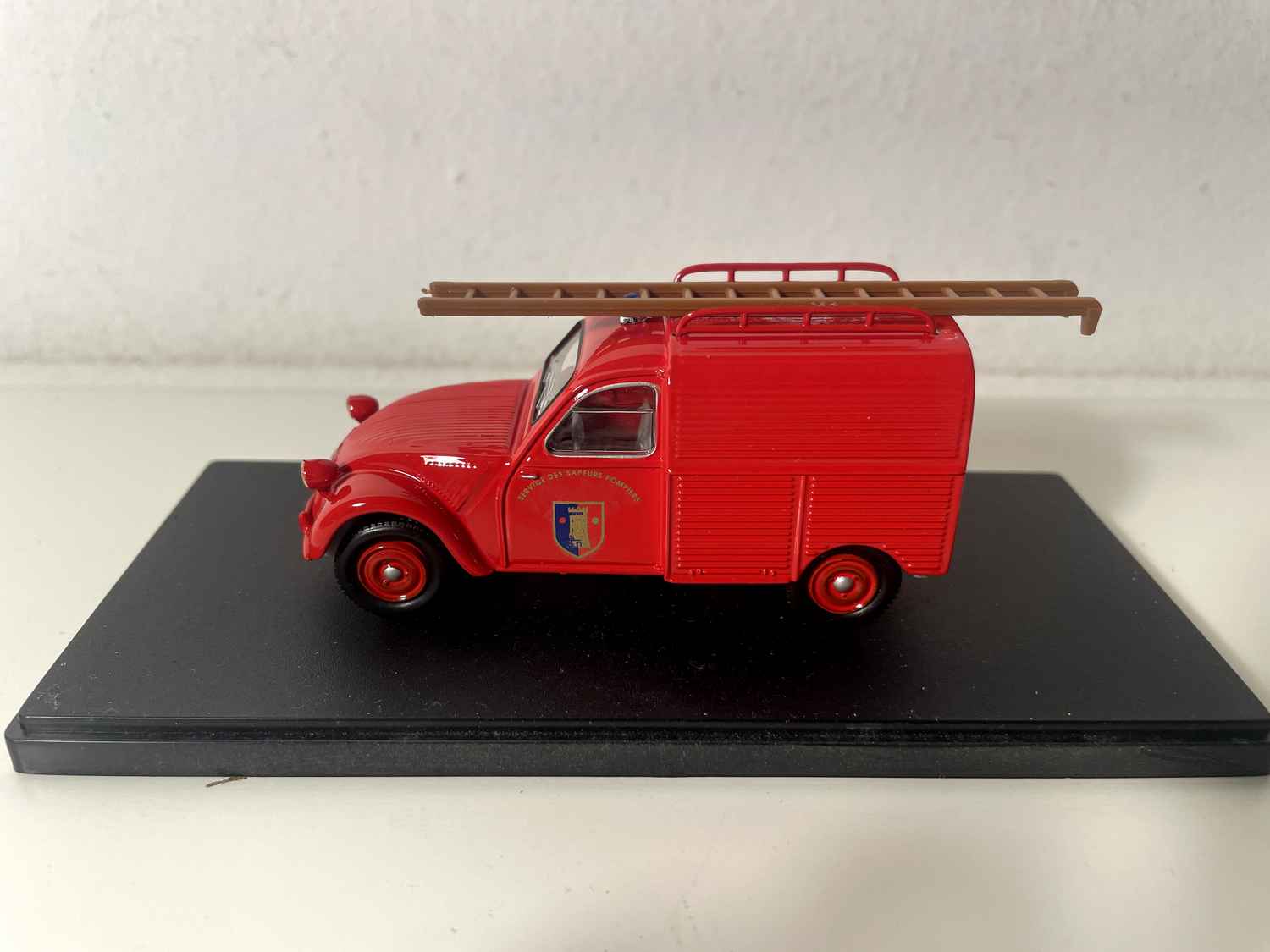 Citroën 2 CV rot Feuerwehr (Außergewöhnliche Modellautos)