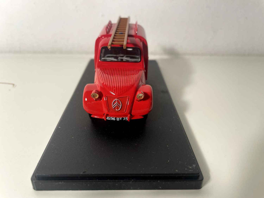 Citroën 2 CV brandweer rood (Uitzonderlijke miniatuurauto's)