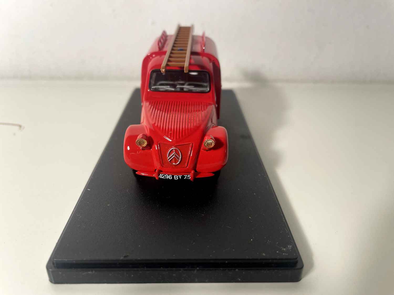 Citroën 2 CV rot Feuerwehr (Außergewöhnliche Modellautos)