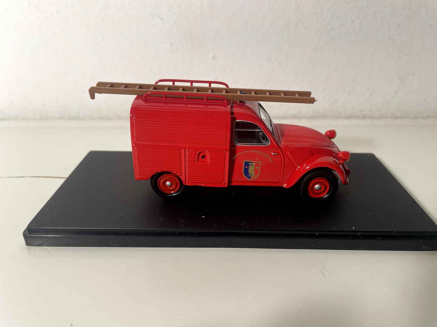 Citroën 2 CV rot Feuerwehr (Außergewöhnliche Modellautos)
