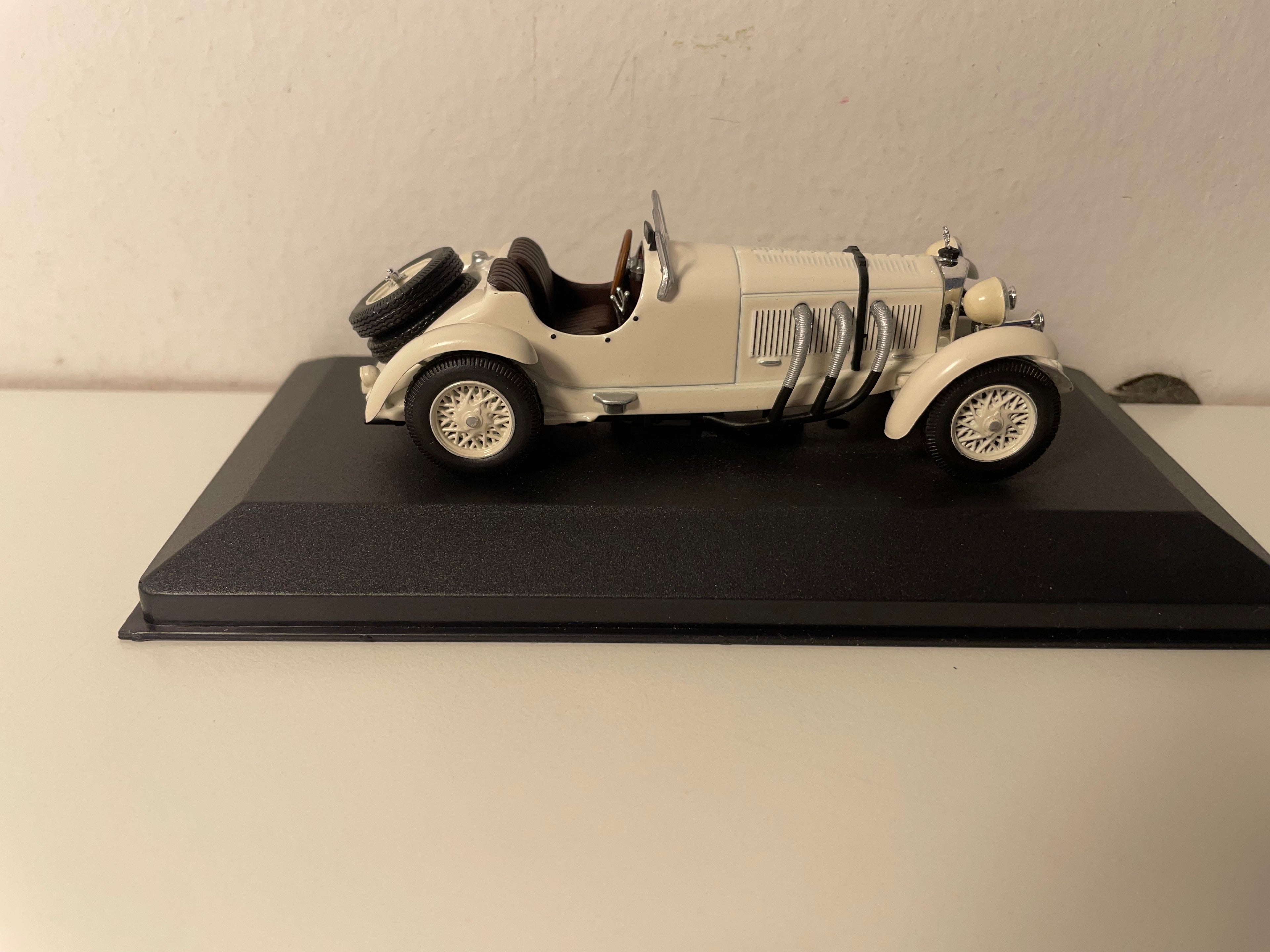 Biały Mercedes SSK z 1928 roku