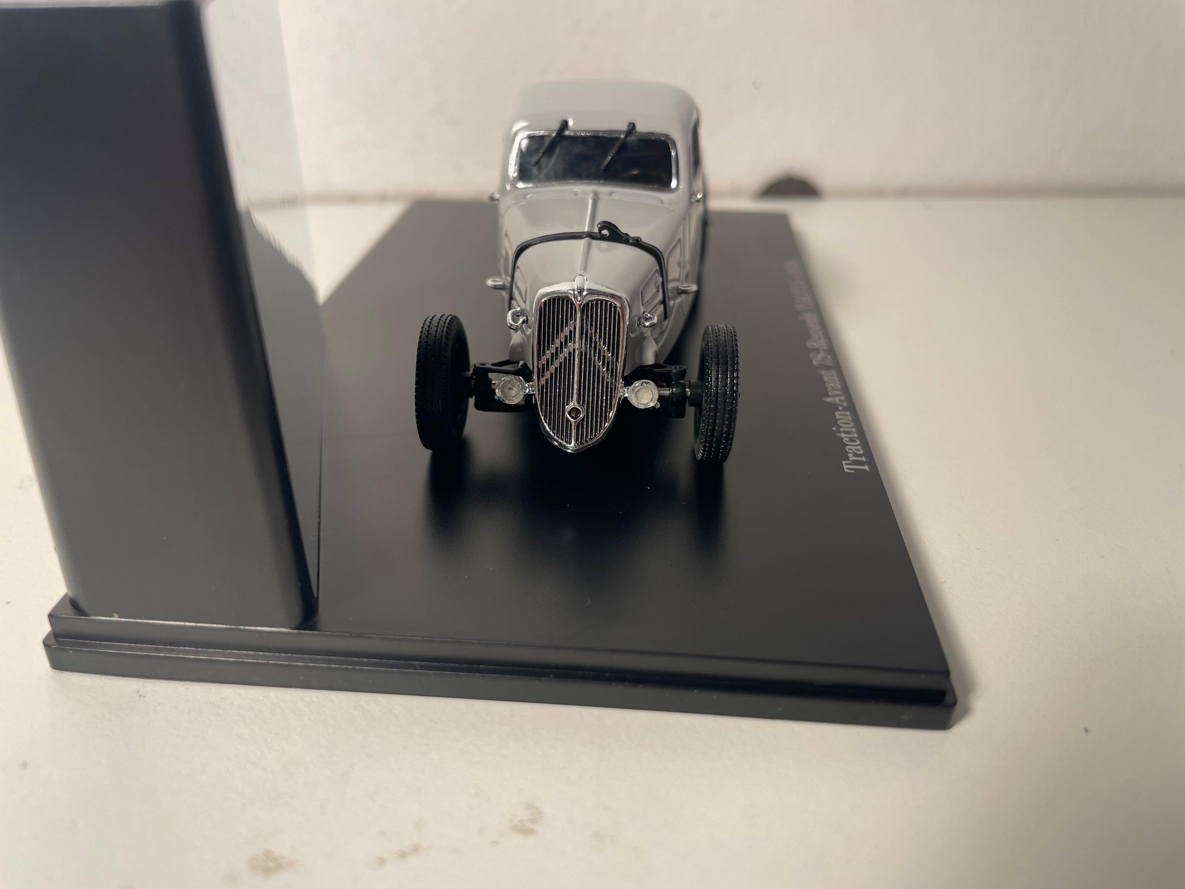 Citroën Traction-Avant 7S-Records grijs YACCO uit 1934 (plexi doos)