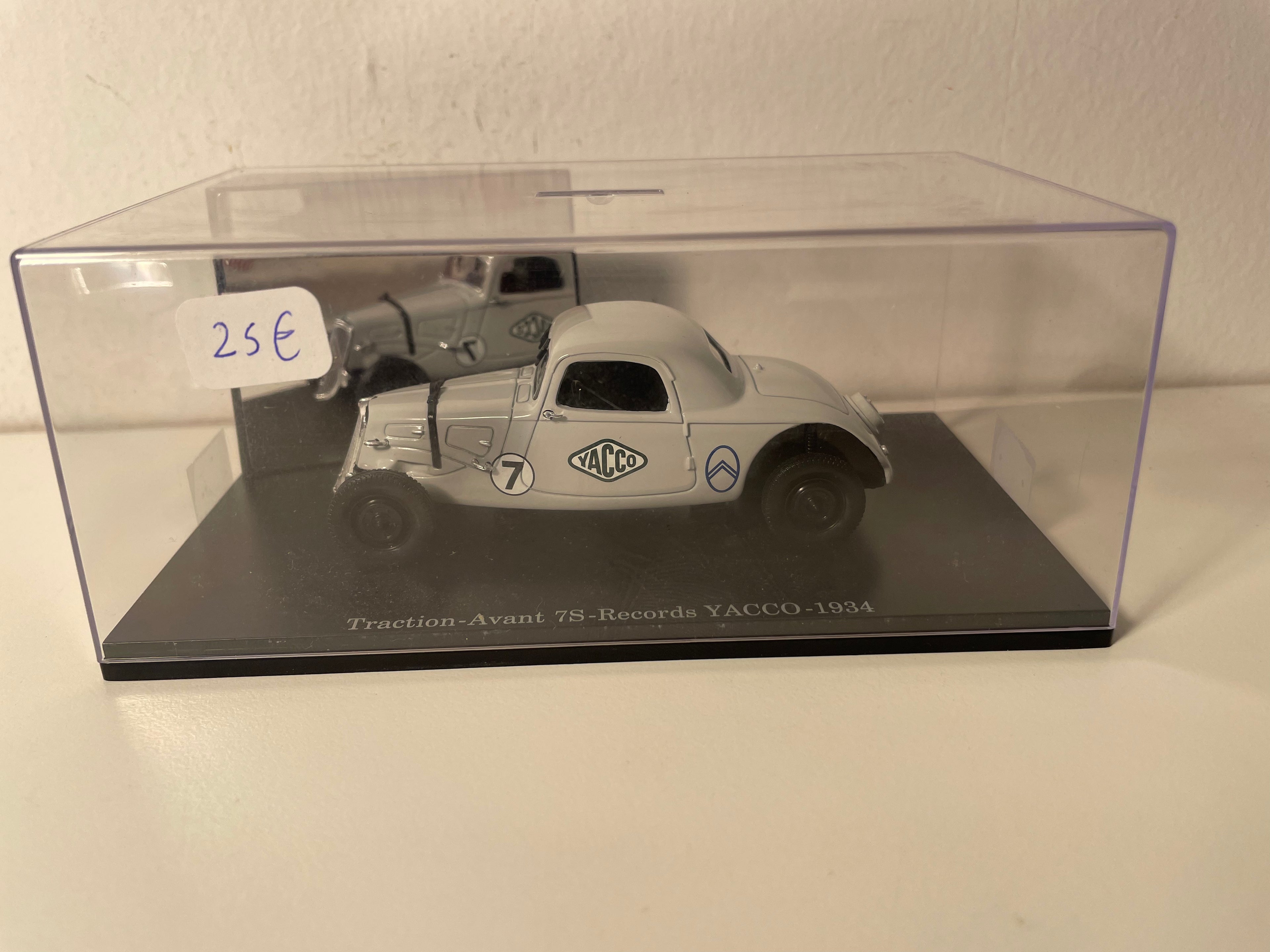 Citroën Traction-Avant 7S-Records grijs YACCO uit 1934 (plexi doos)