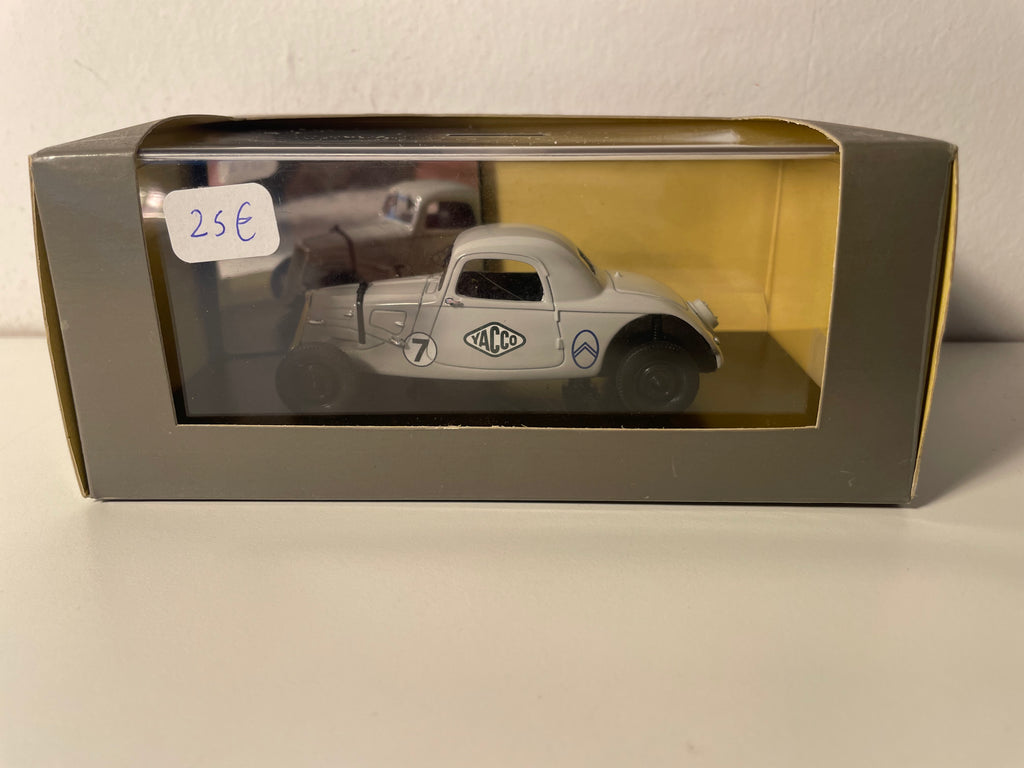 Citroën Traction-Avant 7S-Records grise YACCO de 1934 (boite plexi)