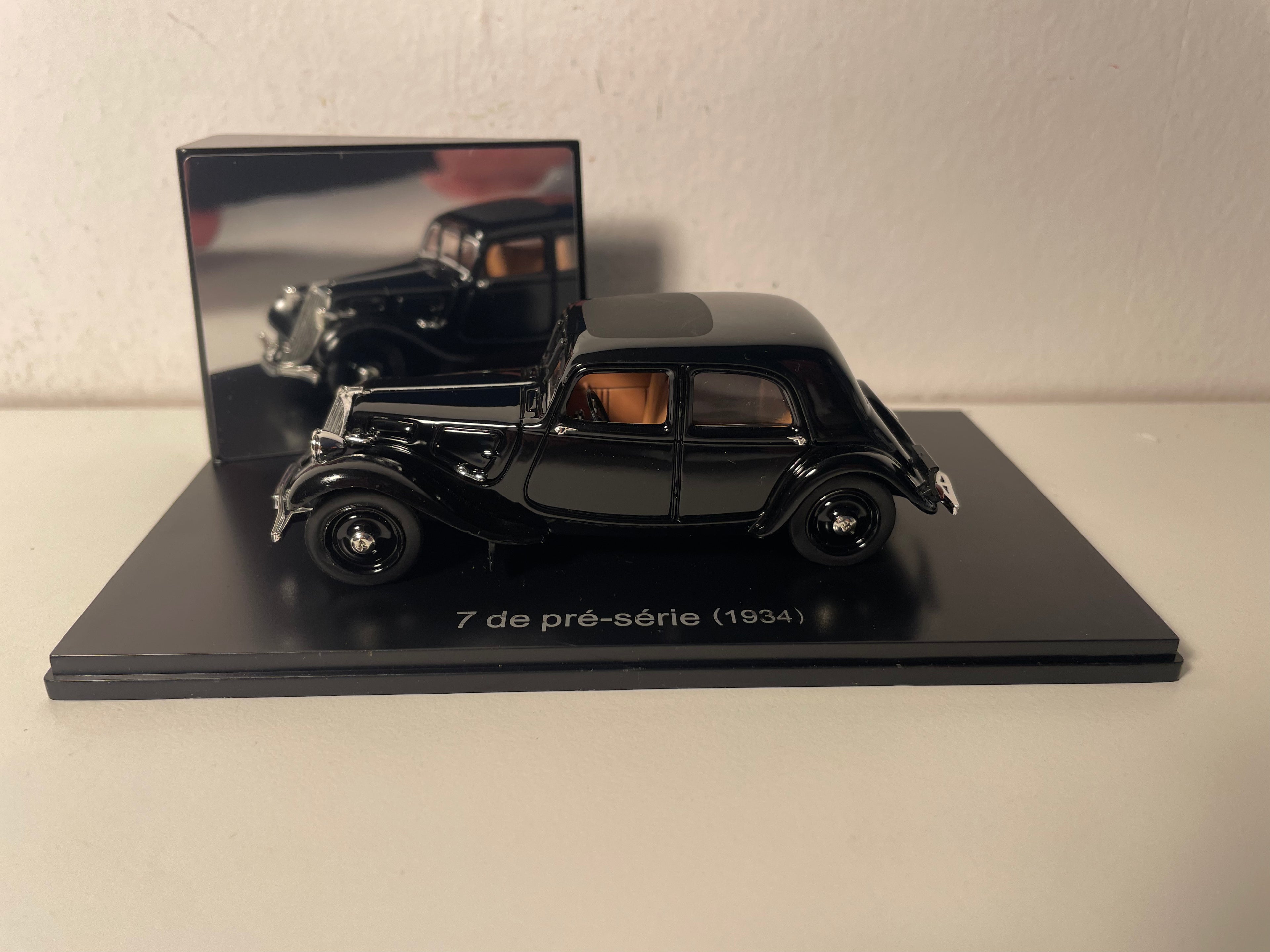 1934 Citroën Traction 7 Pre-Serie Zwart (Plexi Box)