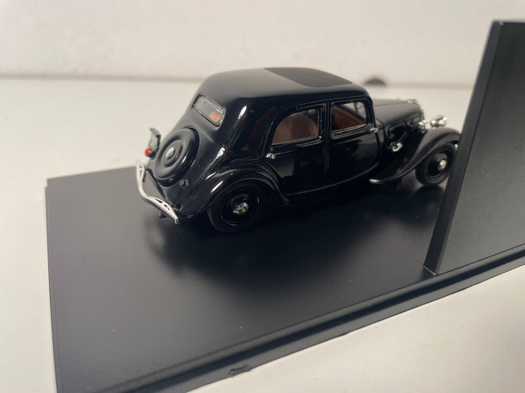 Citroën Traction 7 de pré-série noire de 1934 (boite plexi)