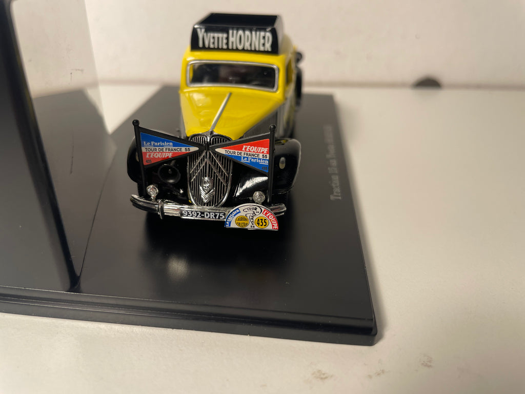 Citroën Traction 15 six amarillo y negro YVETTE HORNER