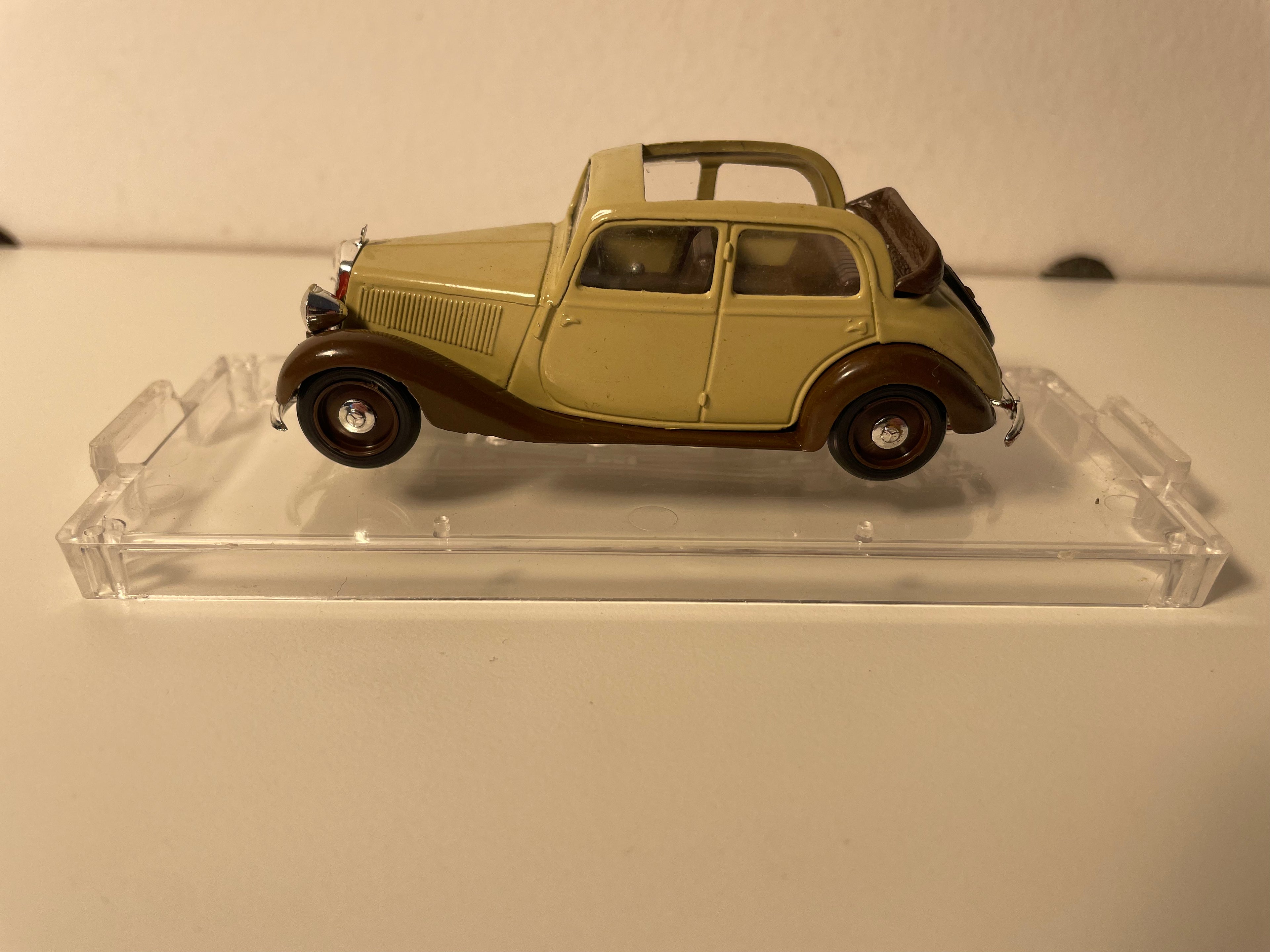 Mercedes 170V Cabriolimousine marrone e beige 1936-1950 - Rétrovitese riferimento 167