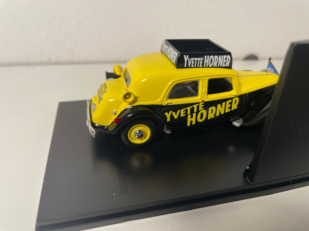 Citroën Traction 15 six amarillo y negro YVETTE HORNER