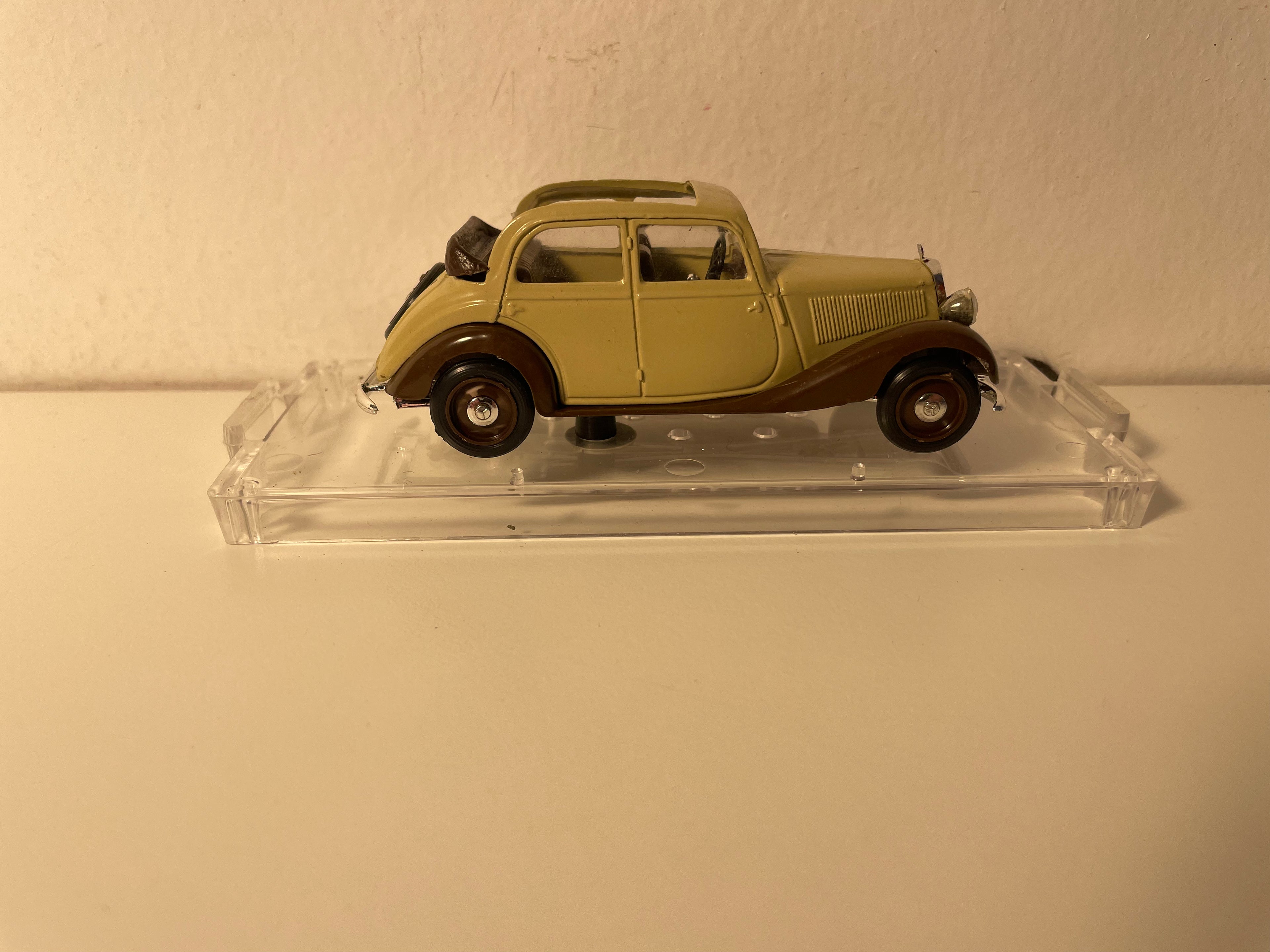 Mercedes 170V Cabriolimousine marrone e beige 1936-1950 - Rétrovitese riferimento 167