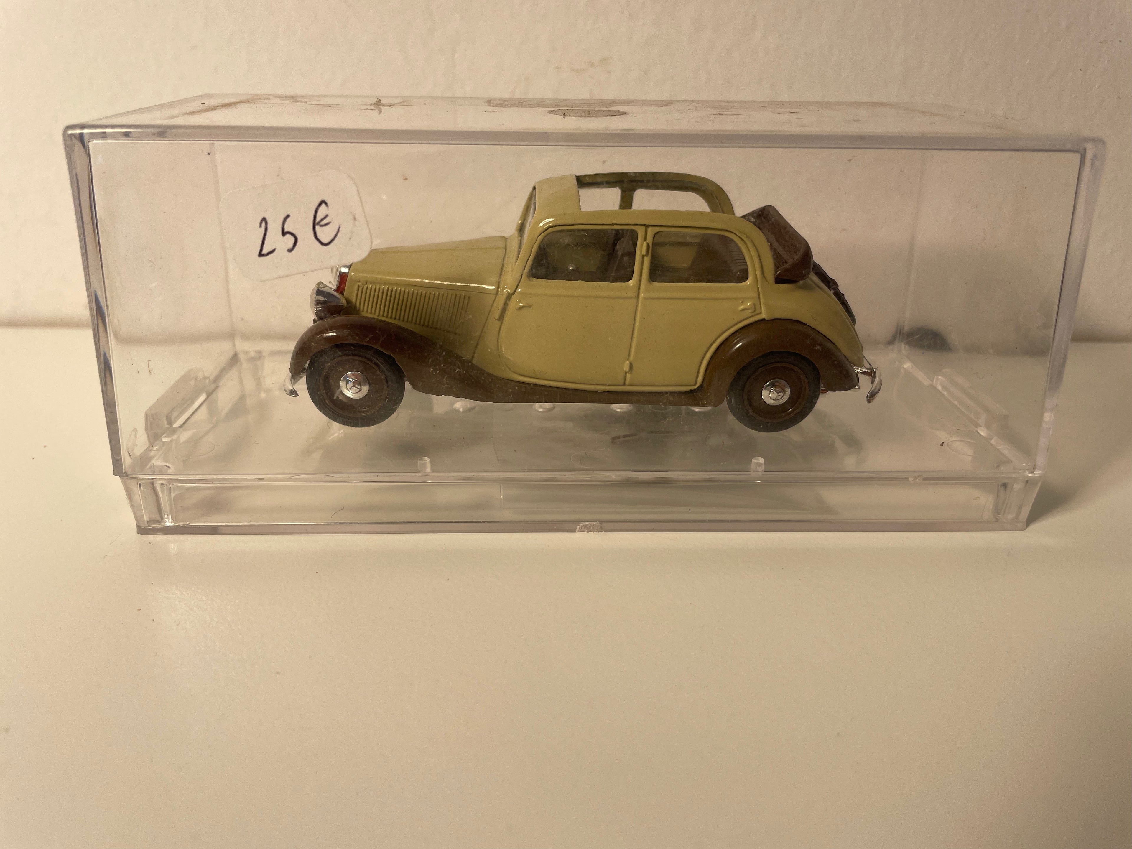 Mercedes 170V Cabriolimousine marrone e beige 1936-1950 - Rétrovitese riferimento 167