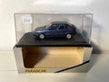 Ciemnoniebieski Renault 19 (Paradcar)