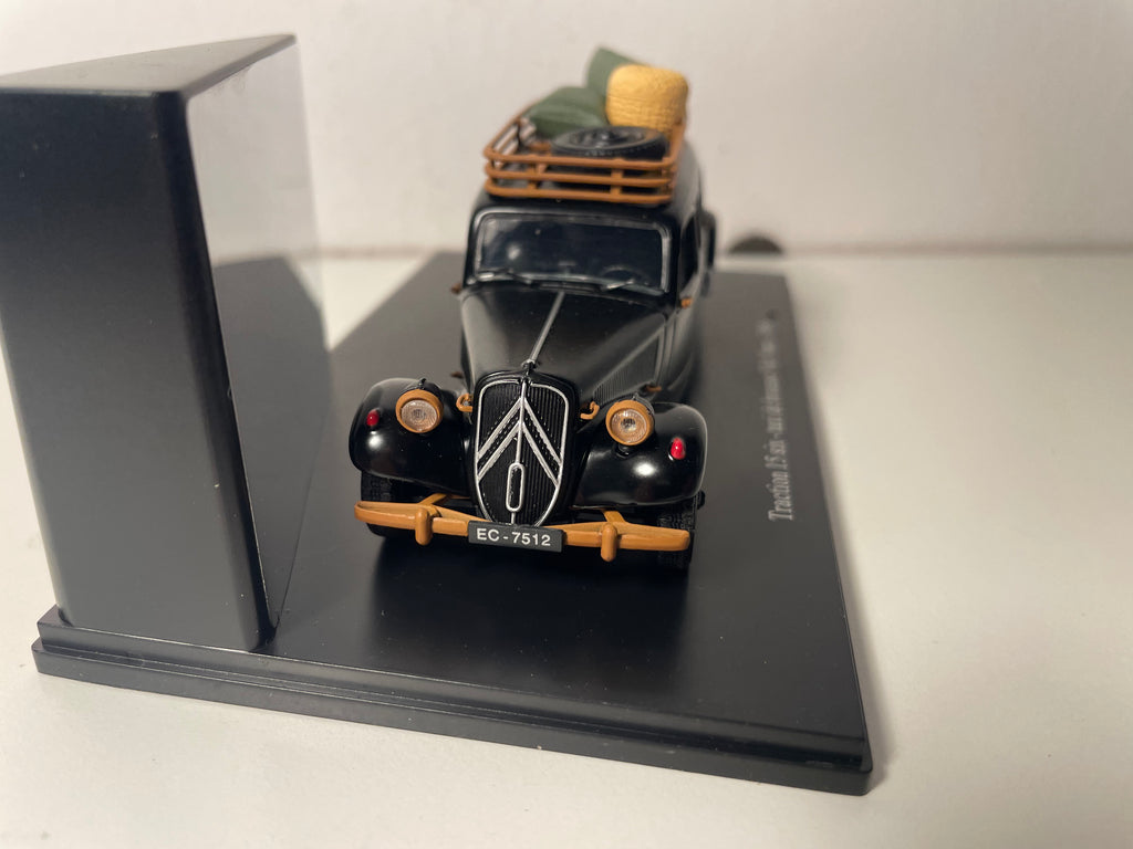 1954 Citroën Traction 15 Six Schwarz Taxi aus dem Busch in Vietnam (Plexiglas-Box)