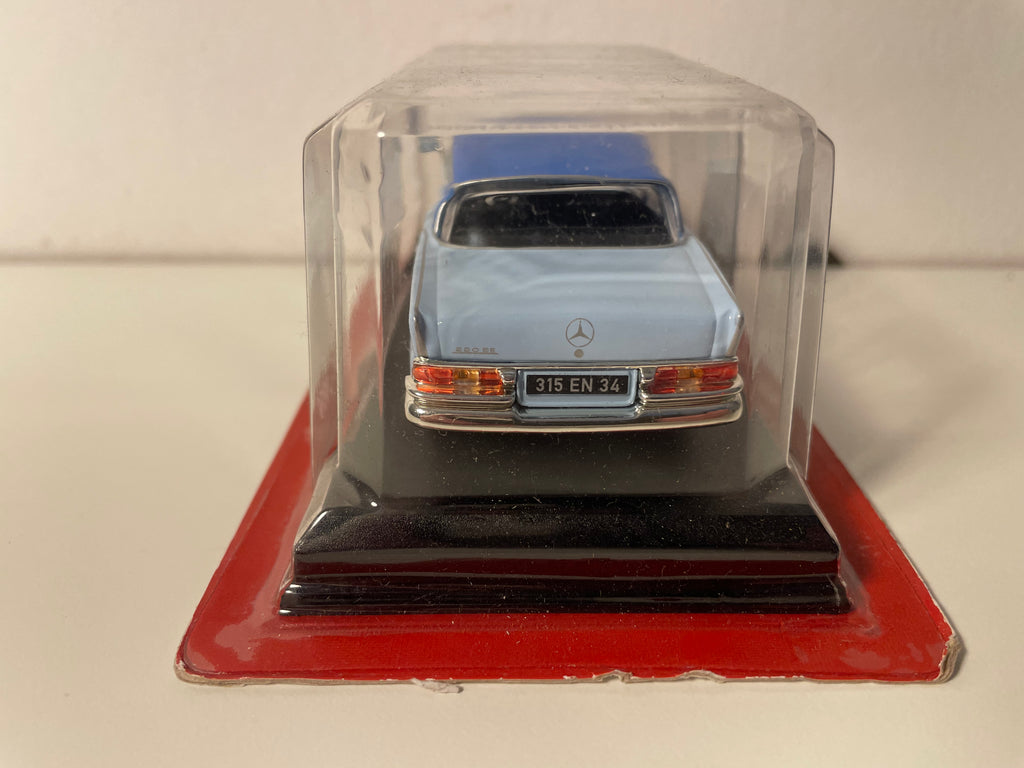 Mercedes 220SE niebieska i niebieska z 1959 - Auto Plus