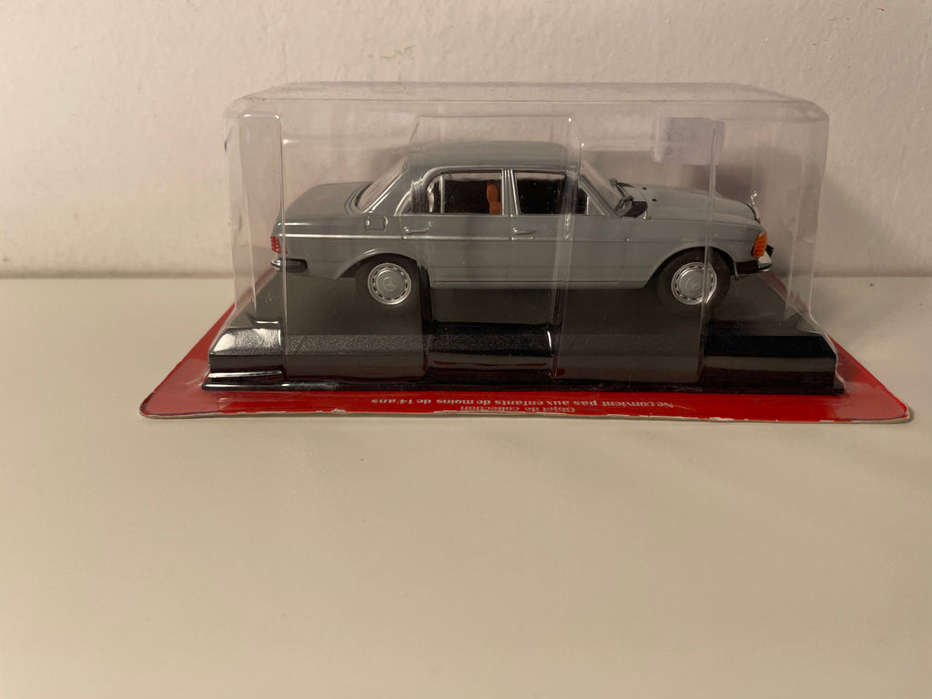 Mercedes 200 W123 grijs uit 1976 - Auto Plus