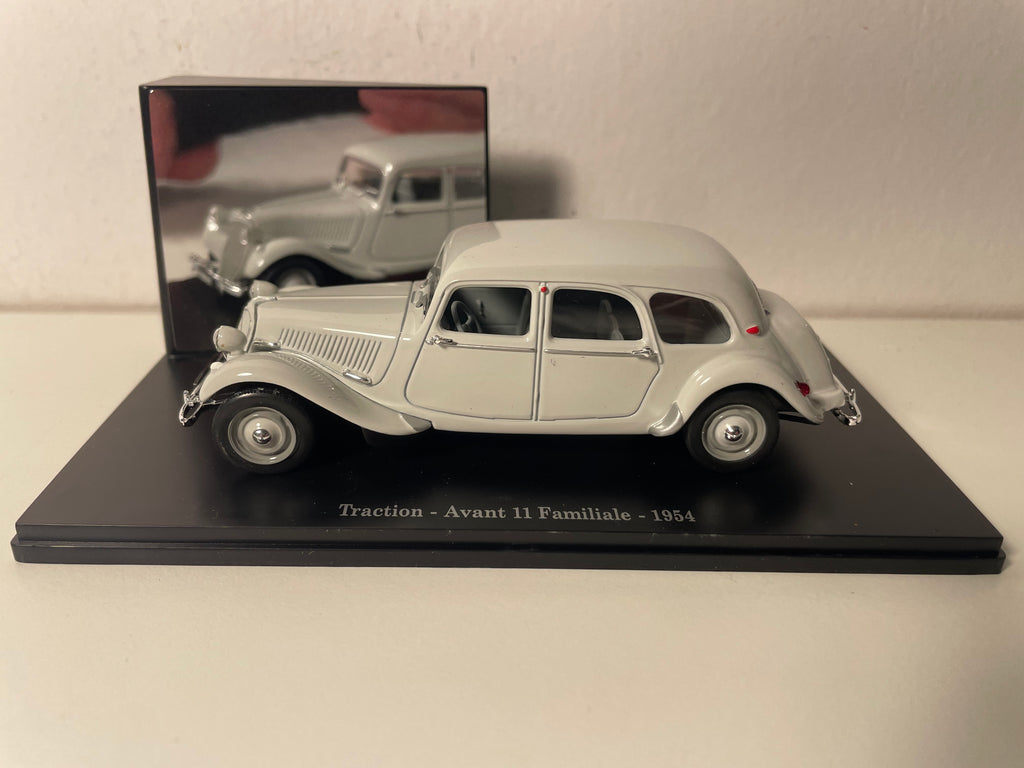 Citroën Traction - Avant 11 Familiale grise claire de 1954 (boite plexi)