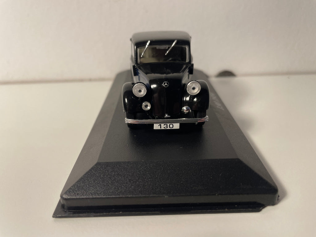 Mercedes 130 blu scuro del 1934