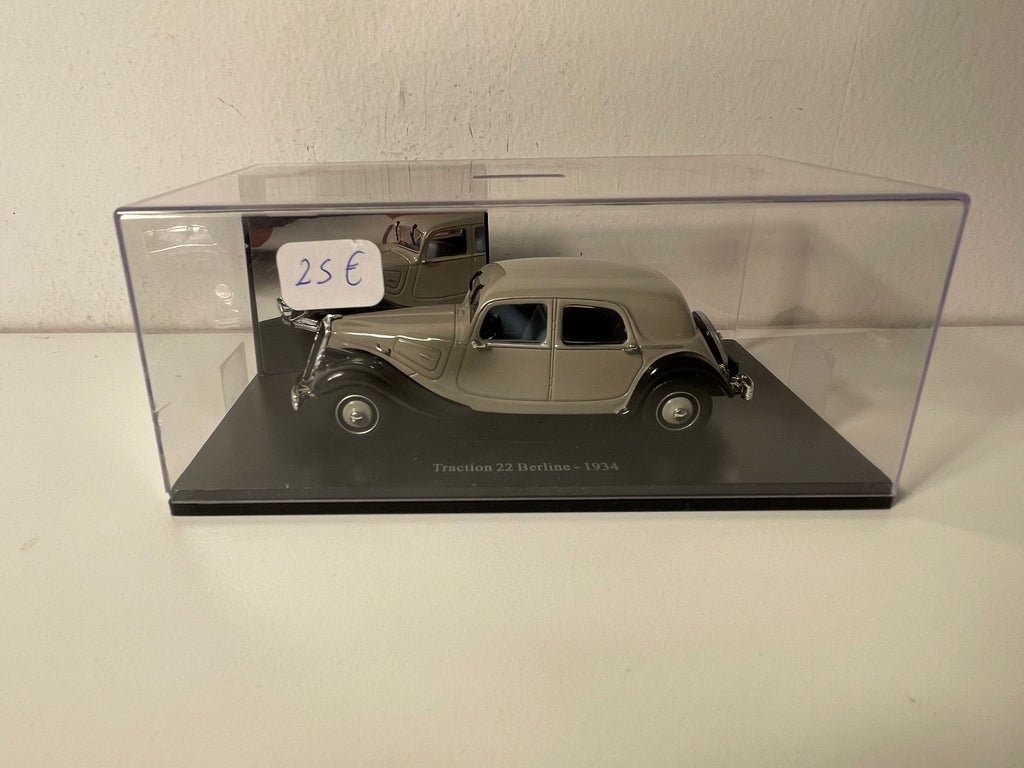 Citroën Traction 22 berline grise et noire de 1934 (boite plexi)