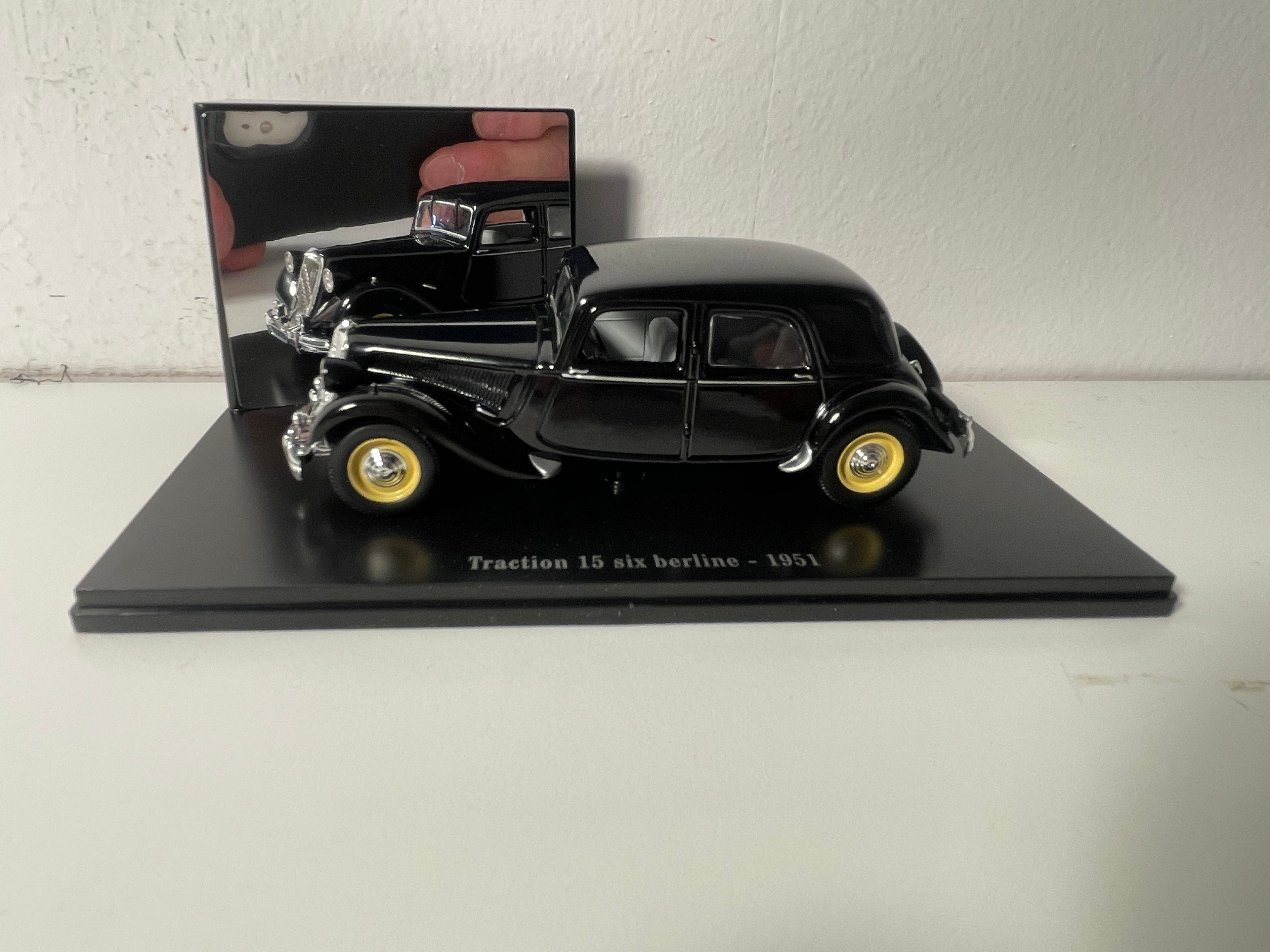 1951 Citroën Traction 15 Six Black Sedan (Plexi Box)