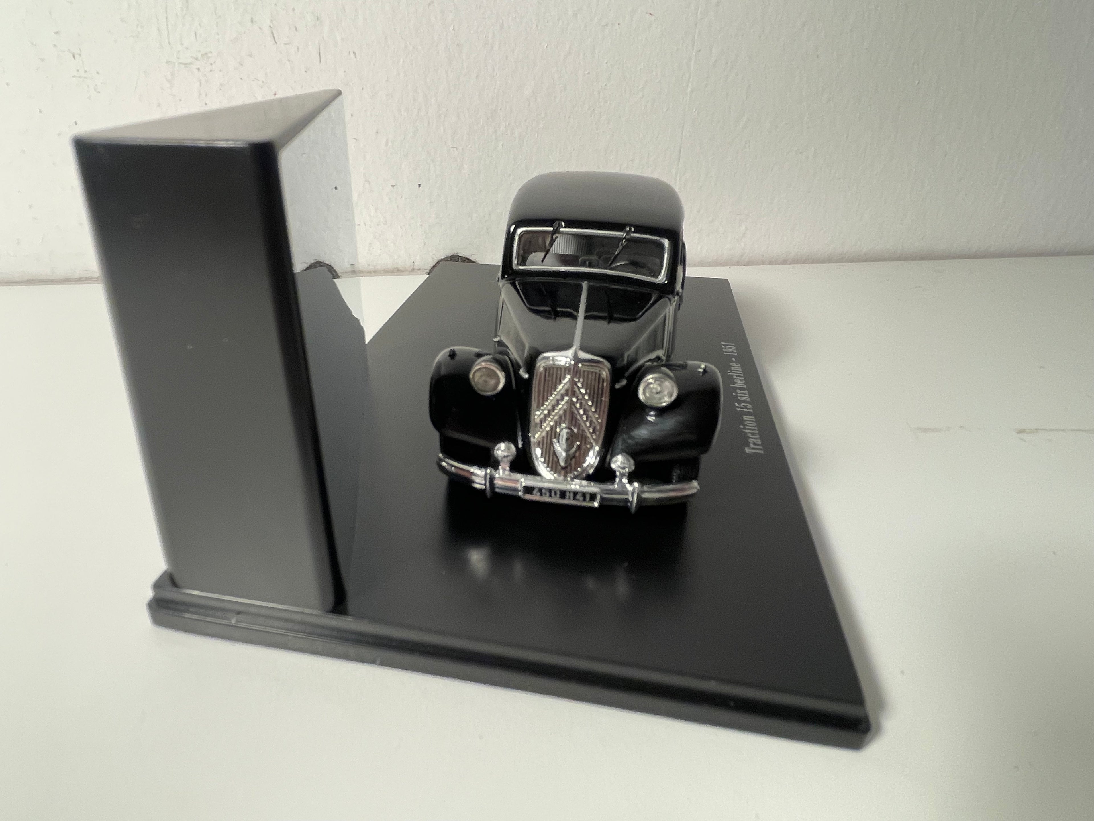 1951 Citroën Traction 15 Six Black Sedan (Plexi Box)