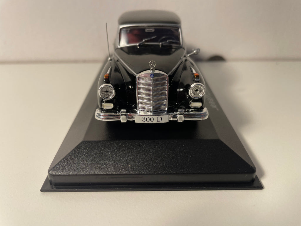 Mercedes 300D Limousine nera del 1957