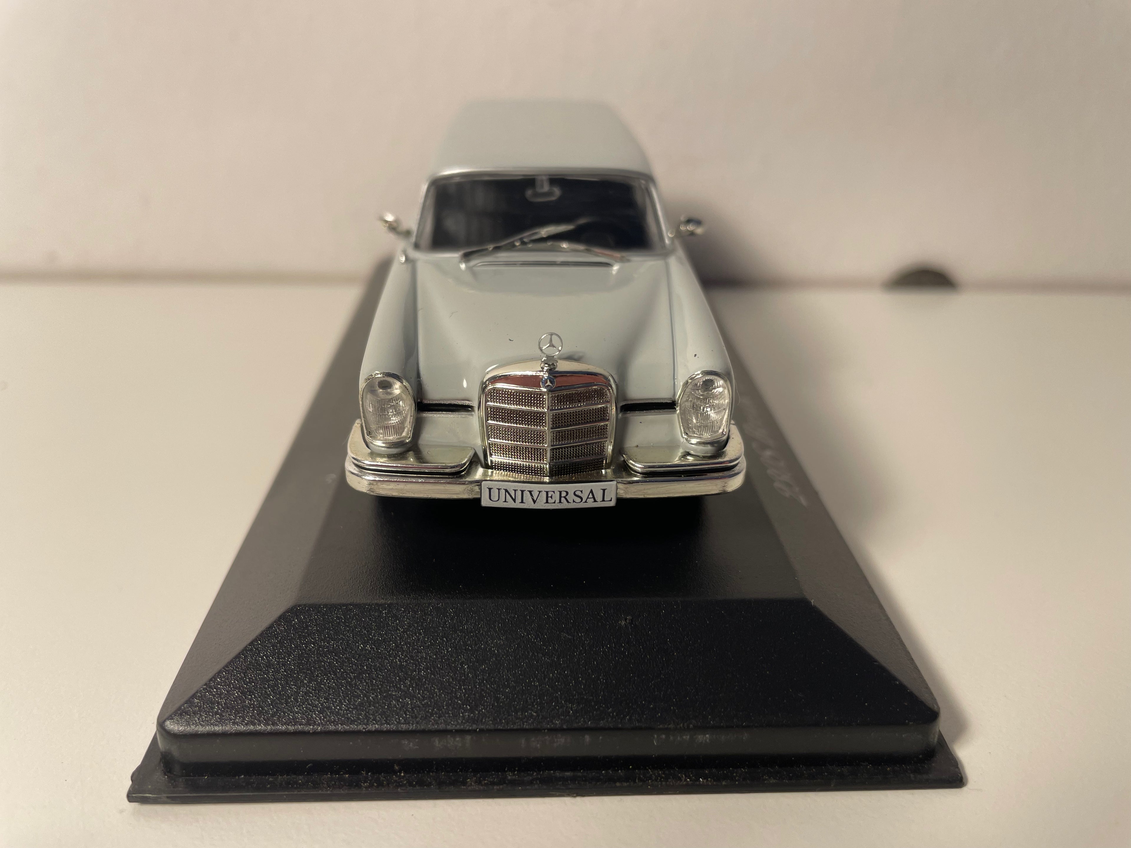 Mercedes Break Universal gris de 1967