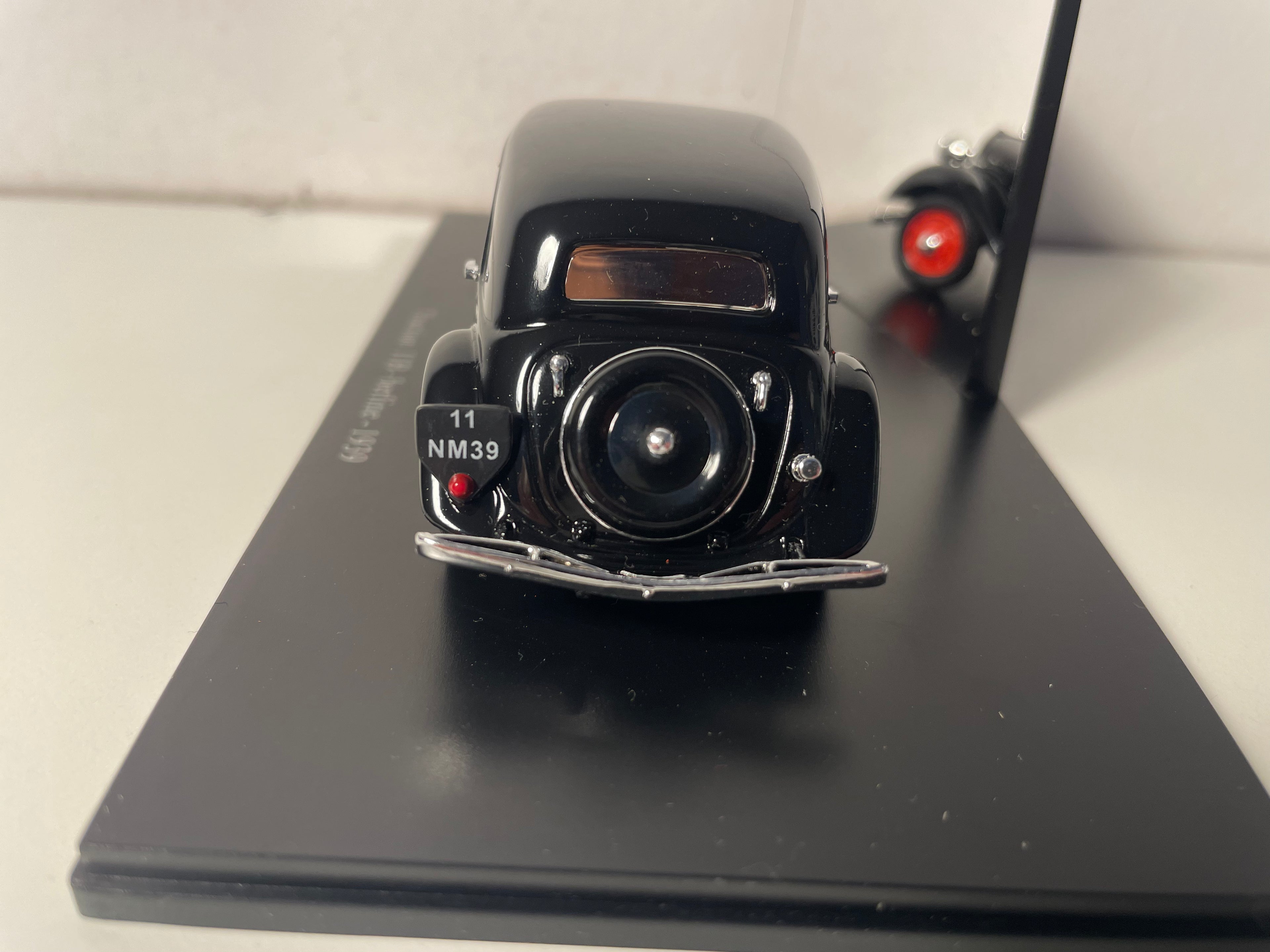 1939 Citroën Traction 11B Black Sedan (Plexi Box)