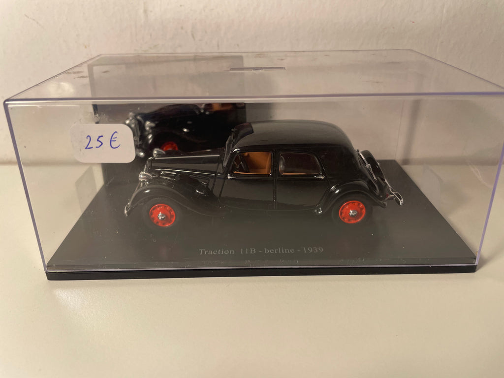 Citroën Traction 11B berline schwaarz vun 1939 (plexi Këscht)