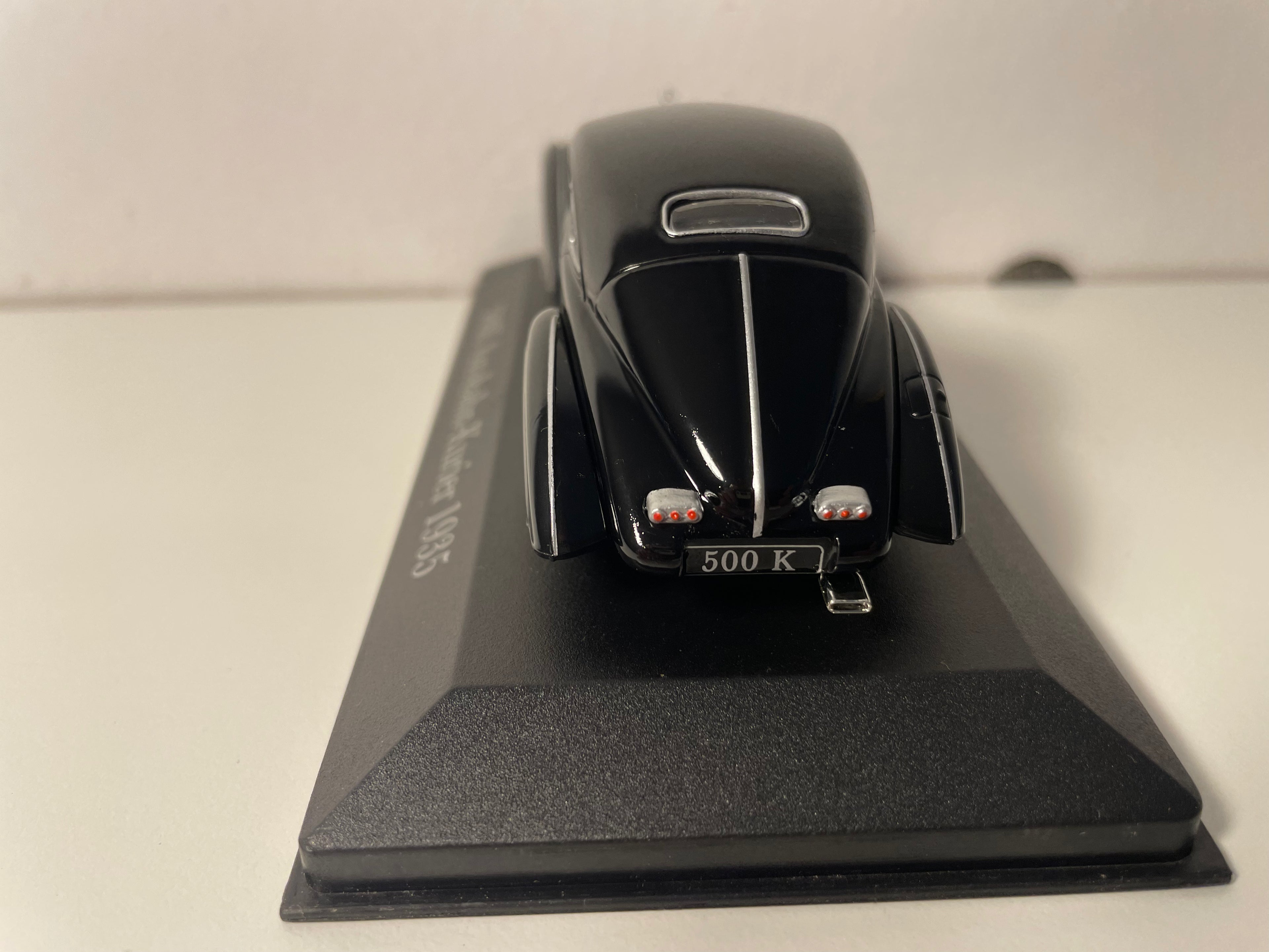 Czarny Mercedes 500K Autobahn-Kurier z 1935 roku