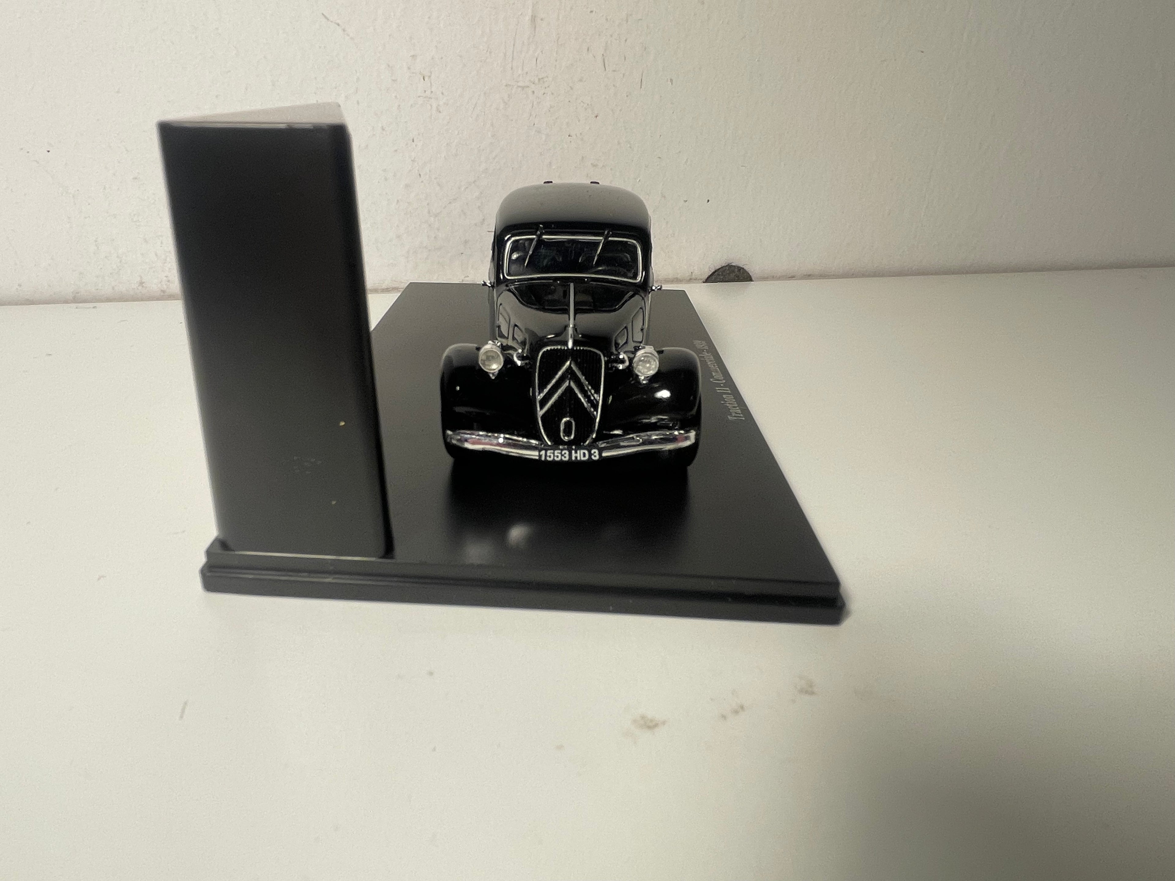 1939 Citroën Traction 11 Noir Commerciale (Plexi Box)