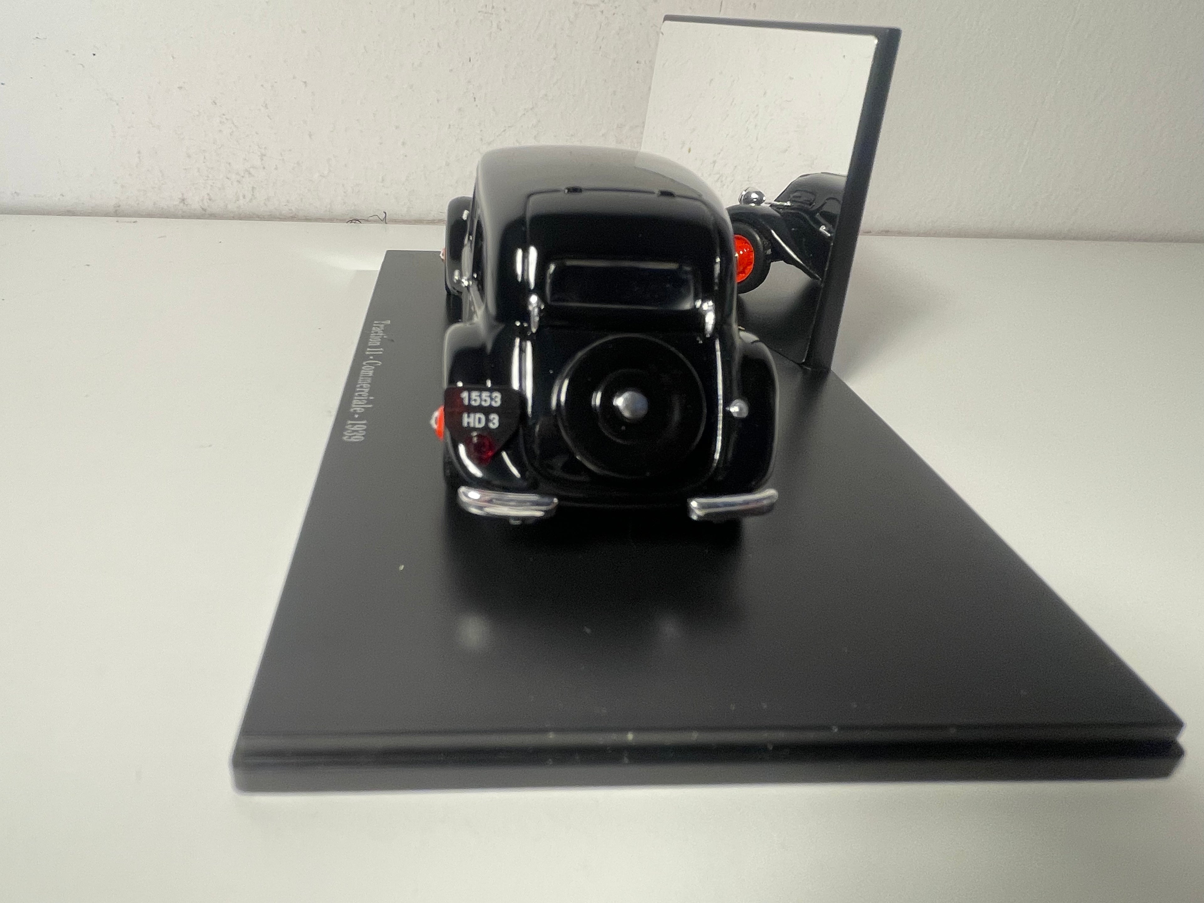 1939 Citroën Traction 11 Noir Commerciale (Plexi Box)