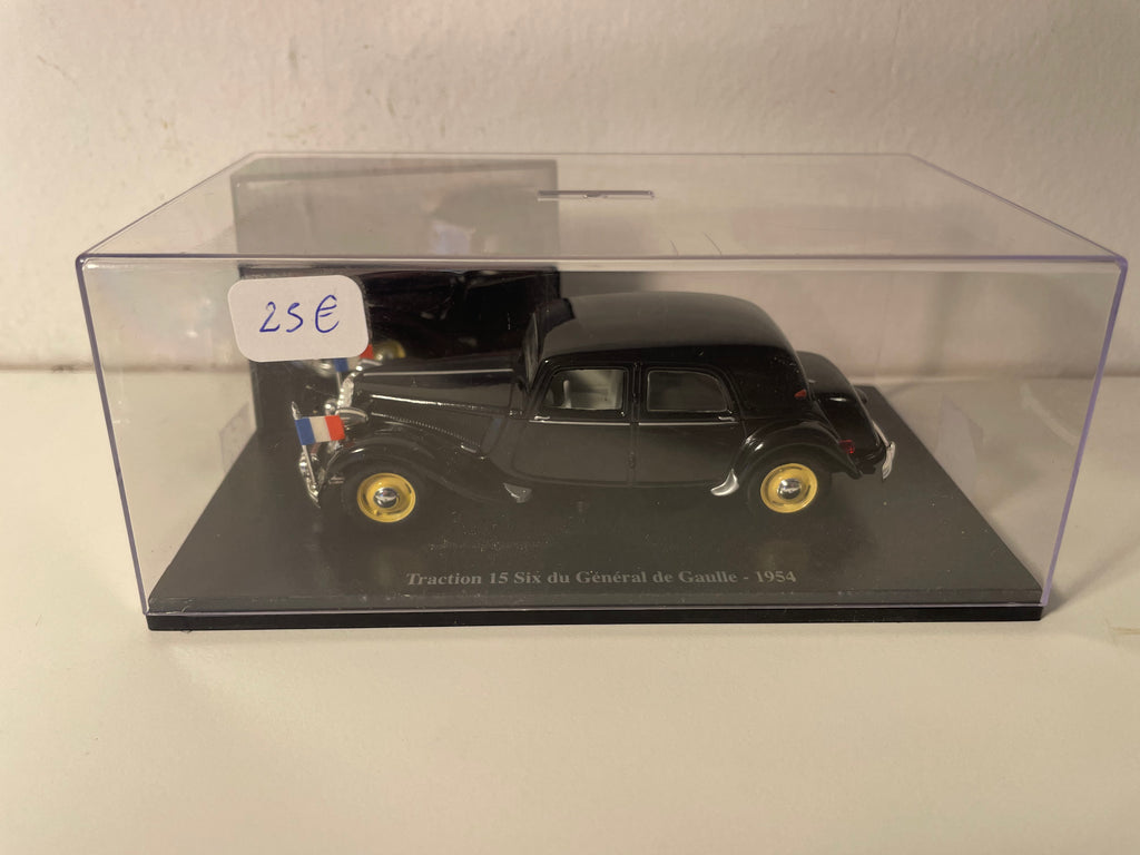 Citroën Traction 15 Six noire de 1954 du Général De Gaulle (boite plexi)
