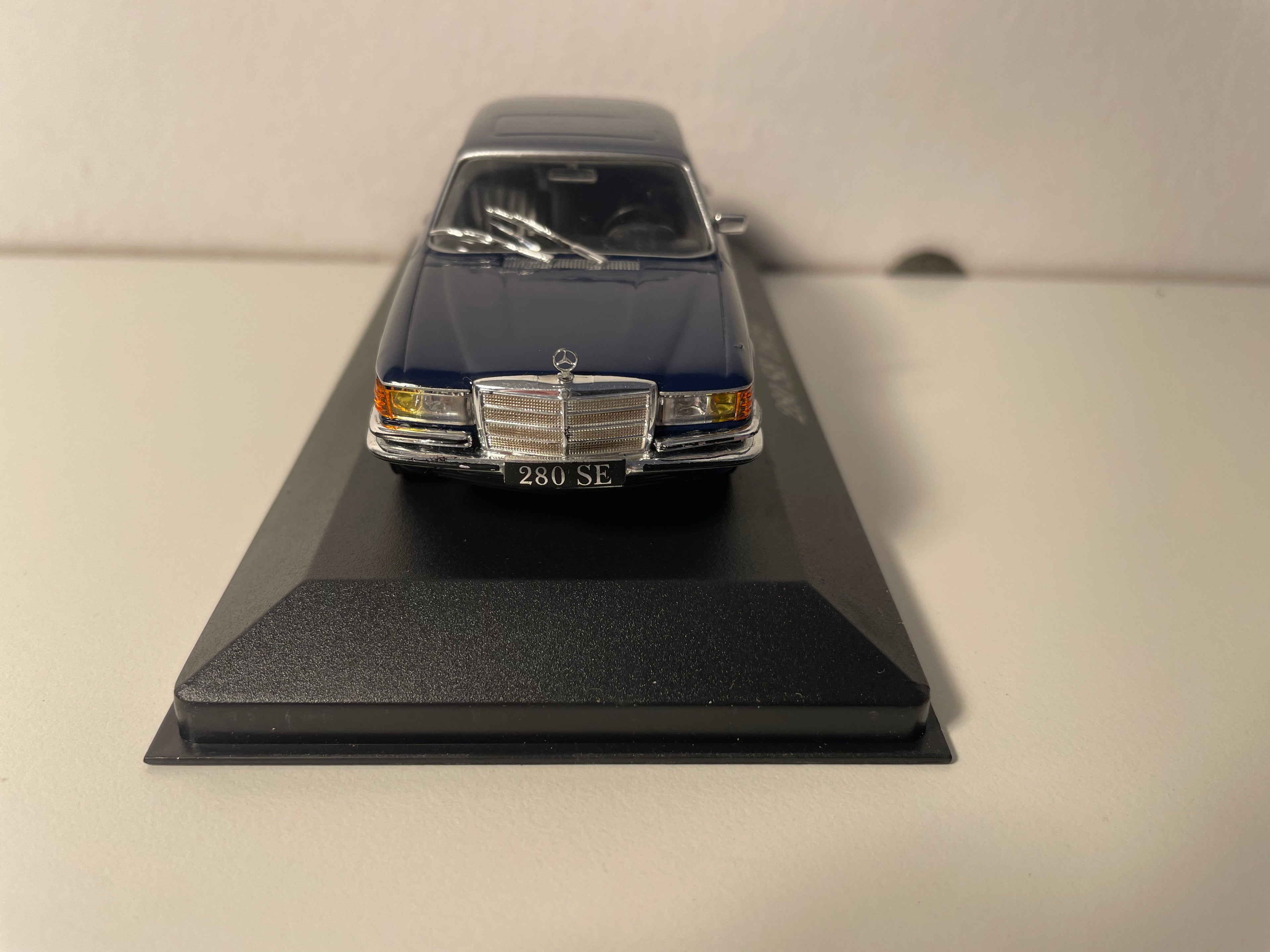 Mercedes 280 SE azul de 1972