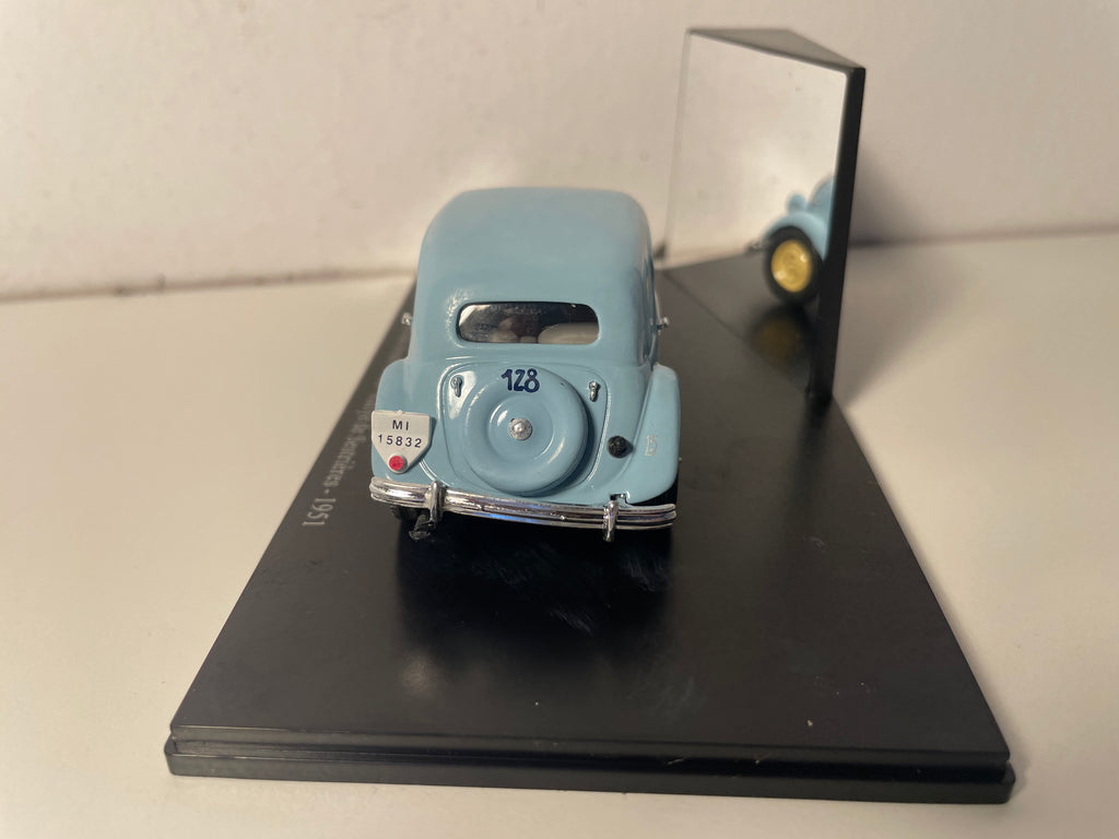 Citroën Traction-Avant 15 six azul número 128 de 1951 - rallye de Sestrières (caja de plexiglass)