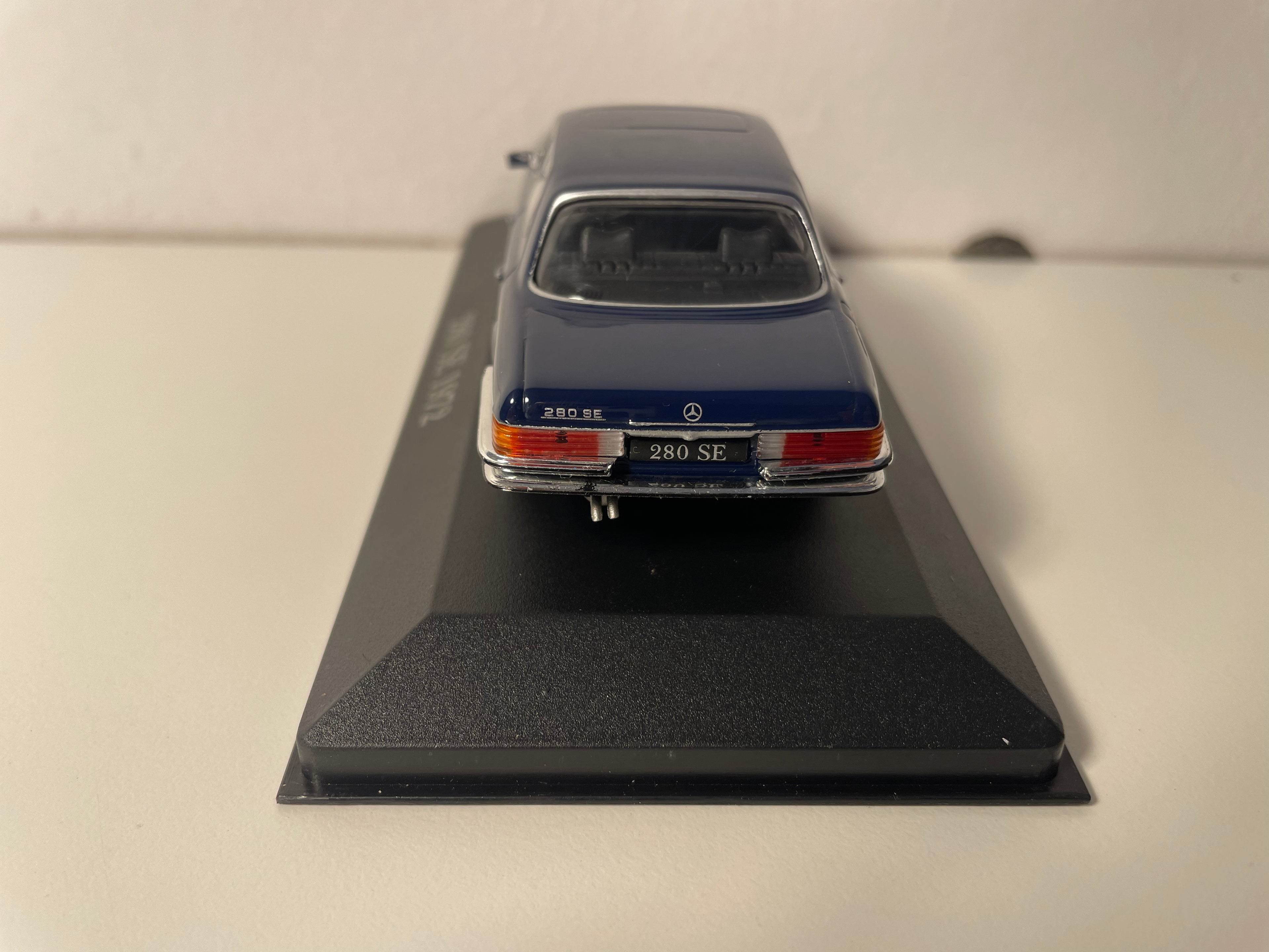 Mercedes 280 SE azul de 1972