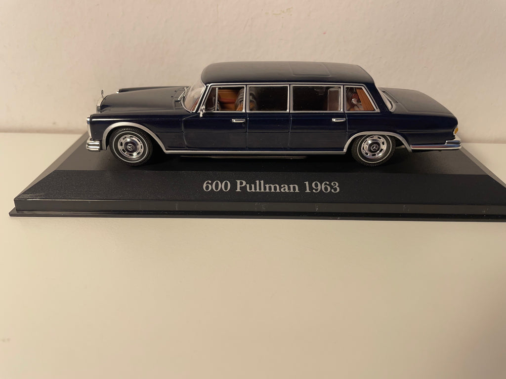 Mercedes 600 Pullman blu scuro del 1963