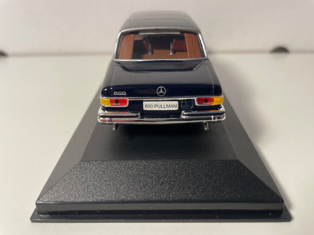 Mercedes 600 Pullman blu scuro del 1963
