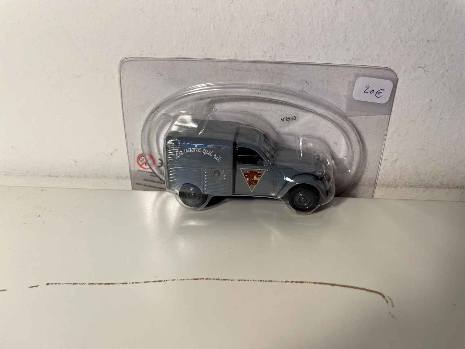 Citroën 2 CV gri La Vache qui rit