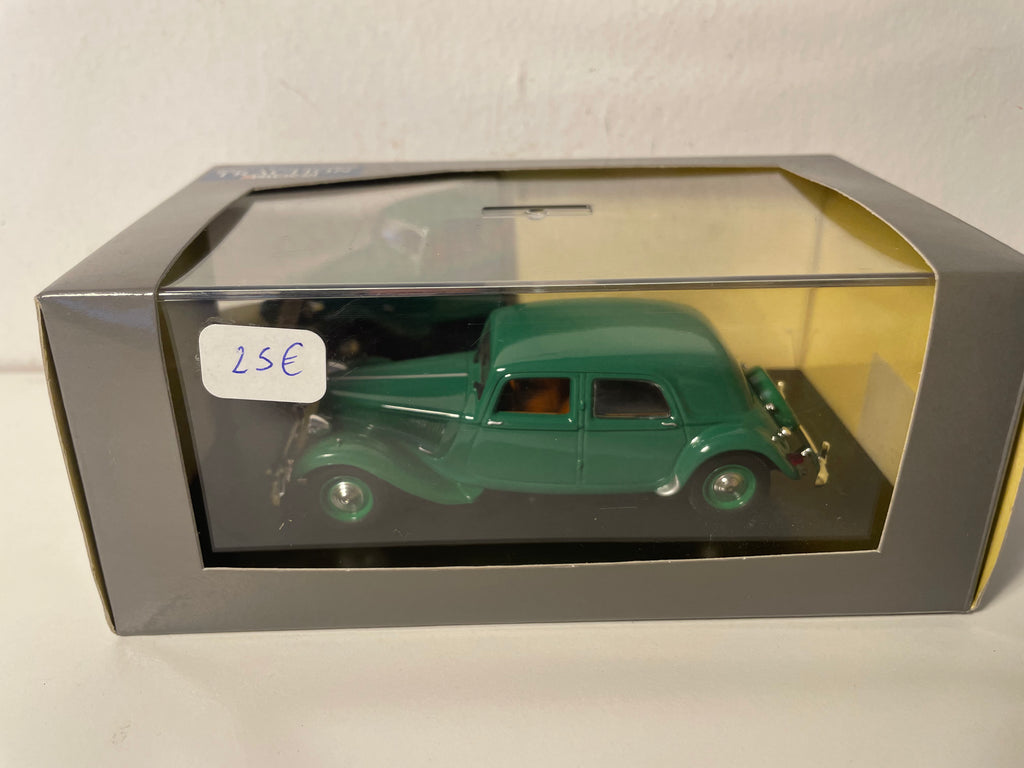 Citroën Traction "Six Cylinder" Slough zielona z 1951 roku (opakowanie plexi)