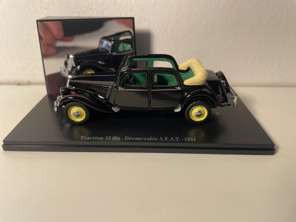 Citroën Traction 15 Six découvrable A.E.A.T. schwaarz aus 1951 (plexi-Box)