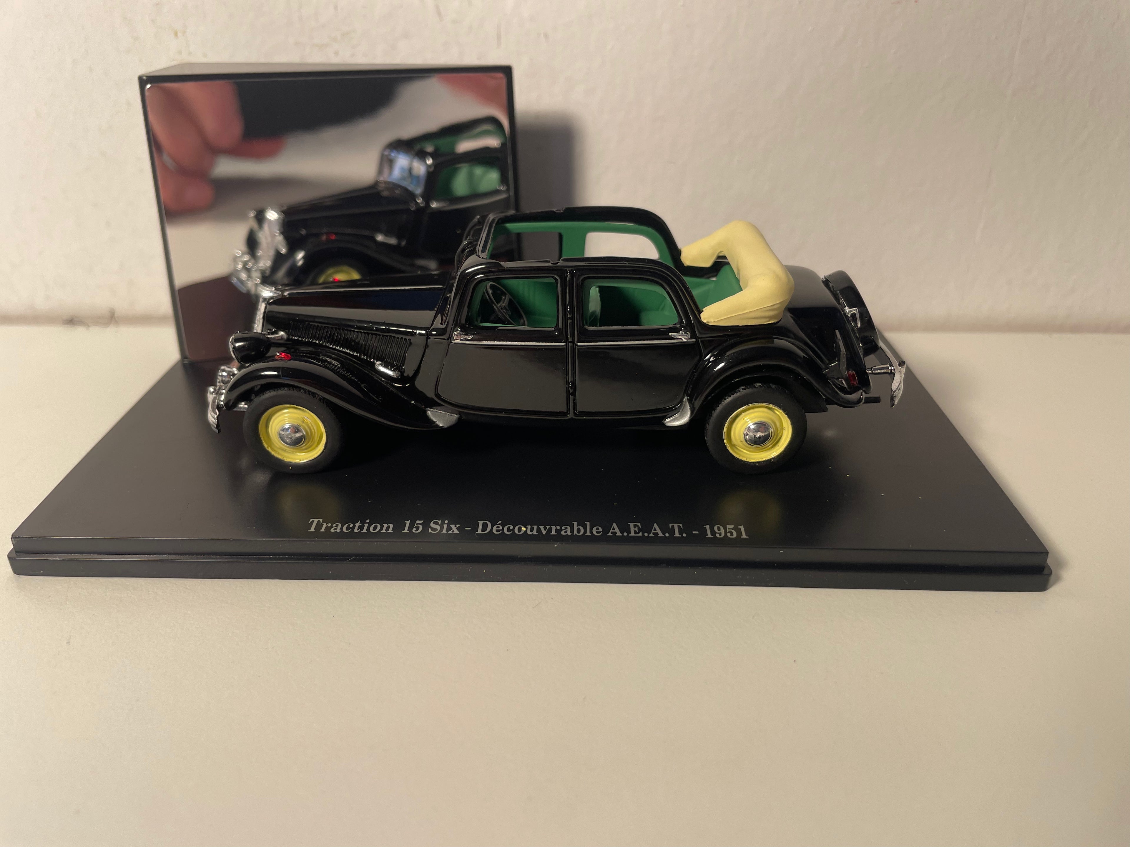 1951 Citroën Traction 15 Six Convertible A.E.A.T. Black (Acrylic Case)