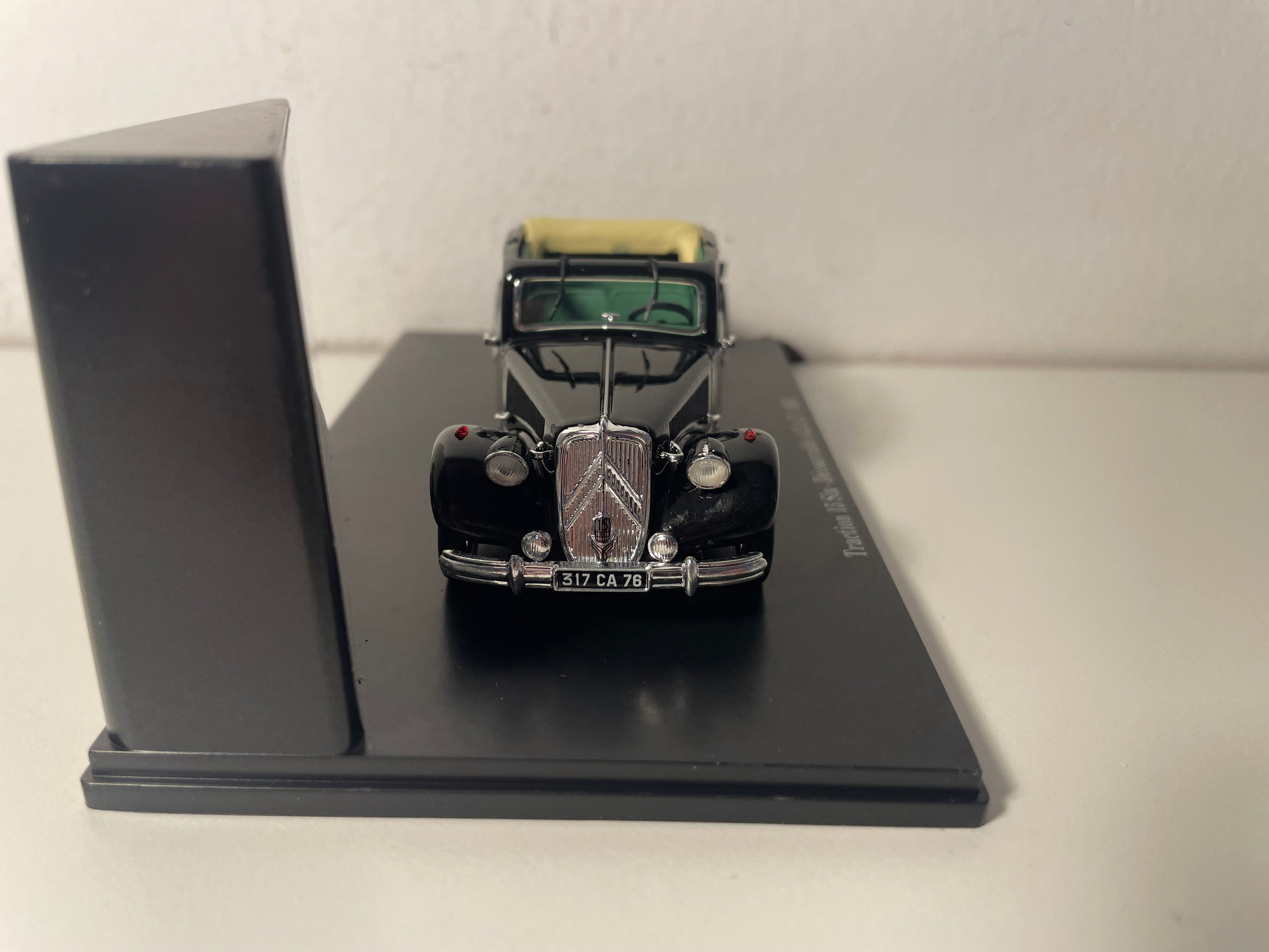 1951 Citroën Traction 15 Six Convertible A.E.A.T. Black (Acrylic Case)