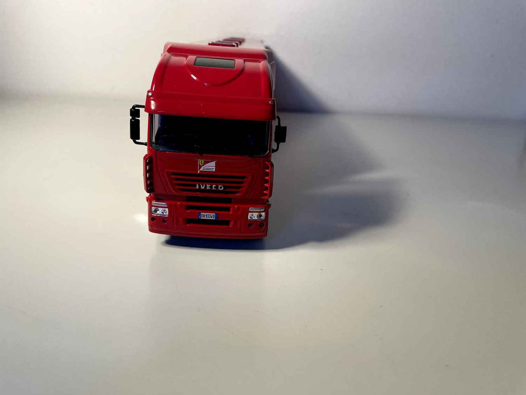 Ciężarówka półprzyczepa IVECO TRALIS zespołu (Scuderia) FERRARI F1